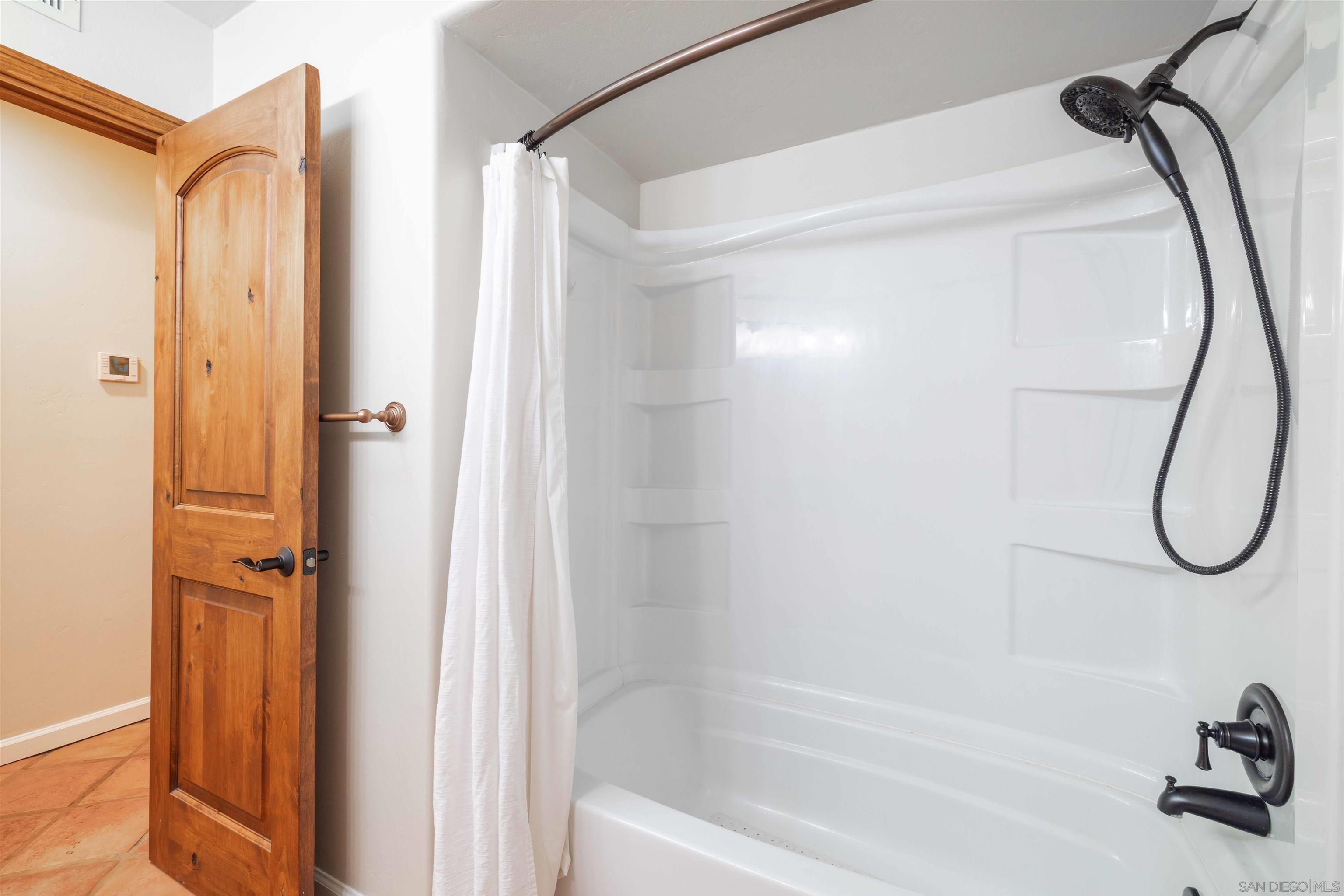 Detail Gallery Image 9 of 28 For 1454  Romance Road, Escondido,  CA 92029 - 3 Beds | 2 Baths