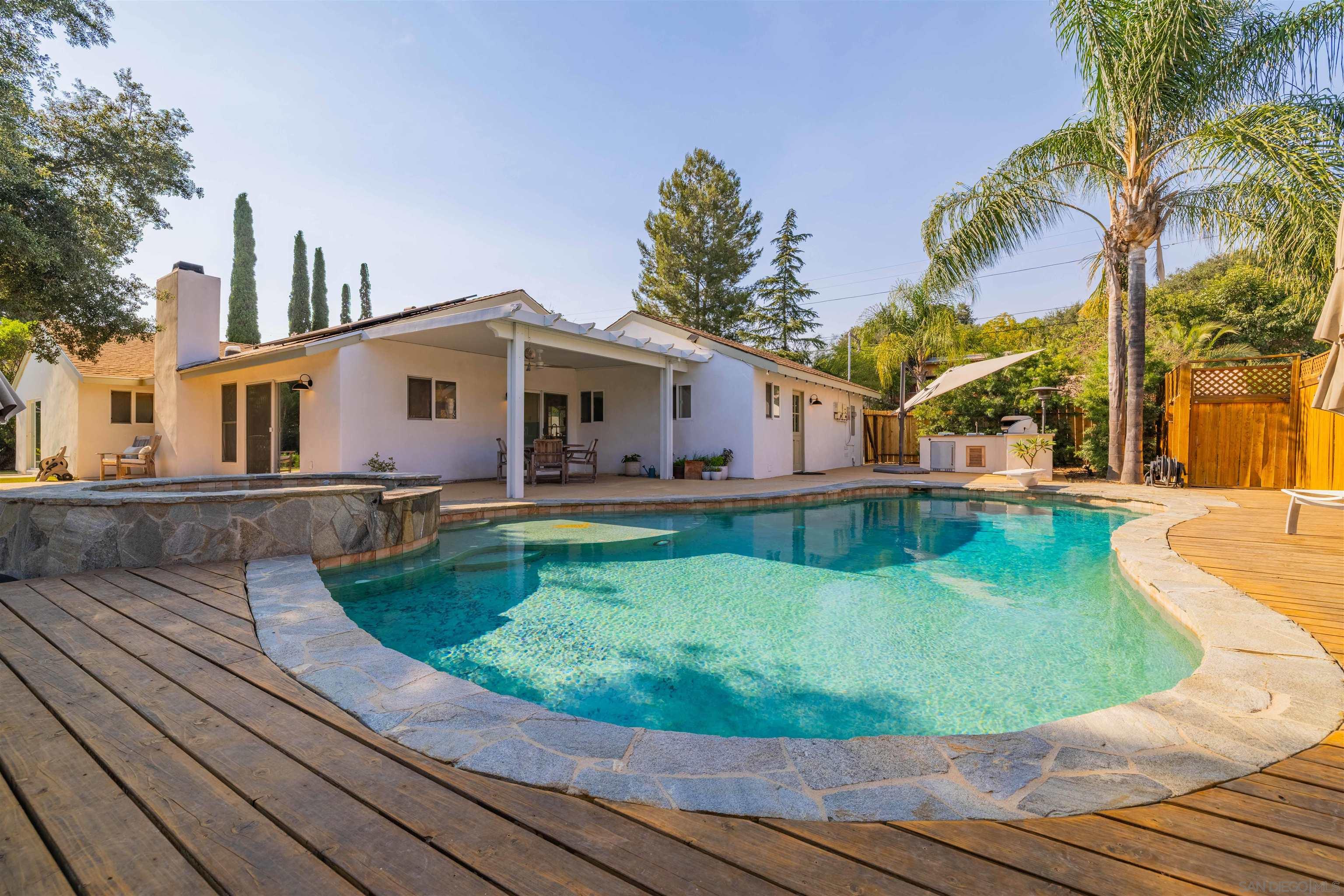 Detail Gallery Image 10 of 28 For 1454  Romance Road, Escondido,  CA 92029 - 3 Beds | 2 Baths