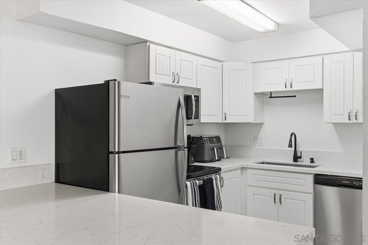 Detail Gallery Image 5 of 24 For 6955  Alvarado Rd  #30,  San Diego,  CA 92120 - 2 Beds | 2 Baths