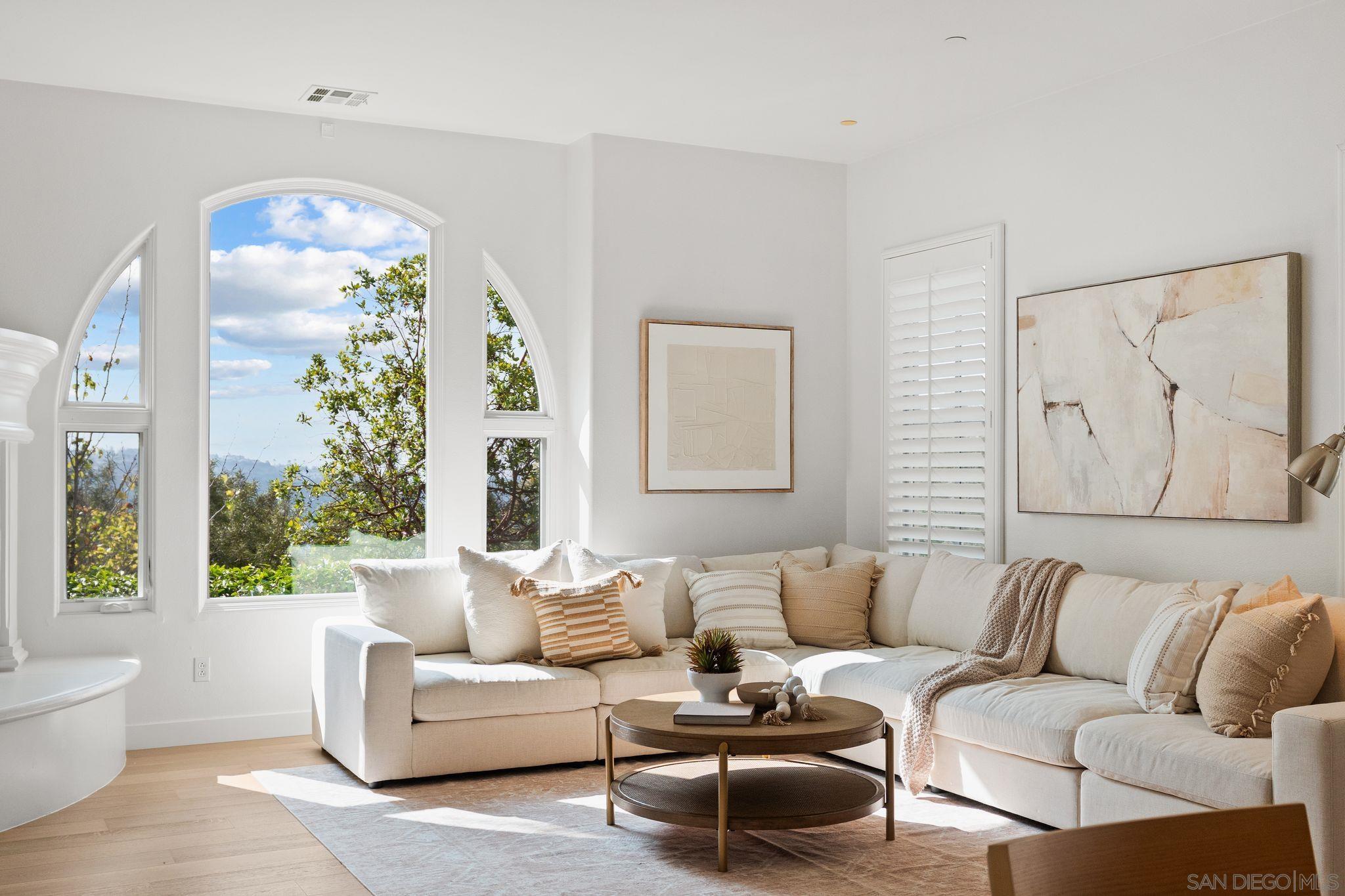 Detail Gallery Image 13 of 33 For 17026  San Antonio Rose Ct, San Diego,  CA 92127 - 4 Beds | 4/1 Baths