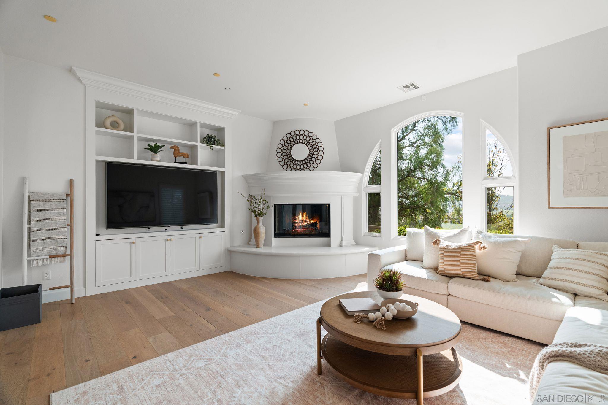 Detail Gallery Image 15 of 33 For 17026  San Antonio Rose Ct, San Diego,  CA 92127 - 4 Beds | 4/1 Baths