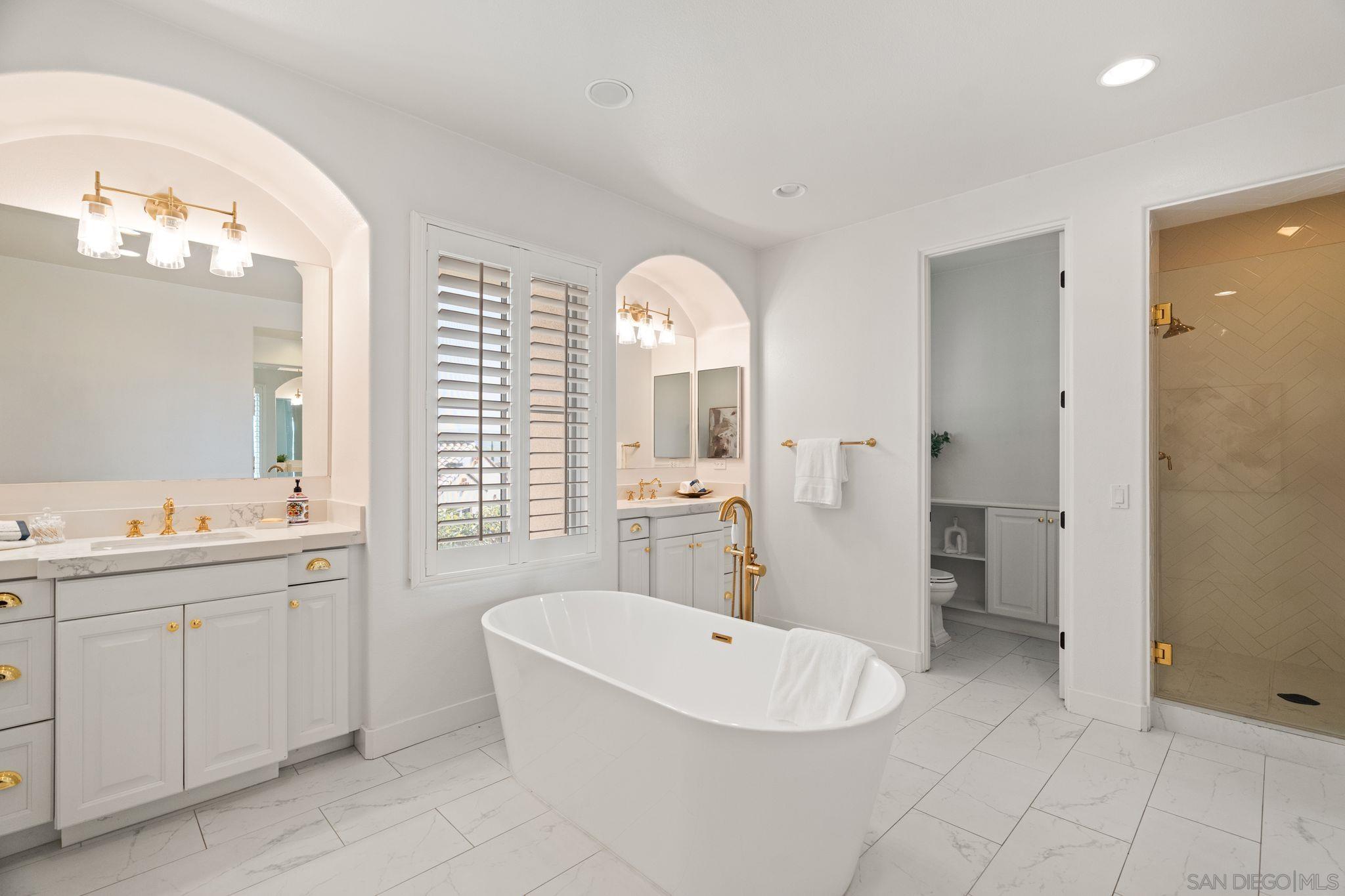 Detail Gallery Image 20 of 33 For 17026  San Antonio Rose Ct, San Diego,  CA 92127 - 4 Beds | 4/1 Baths