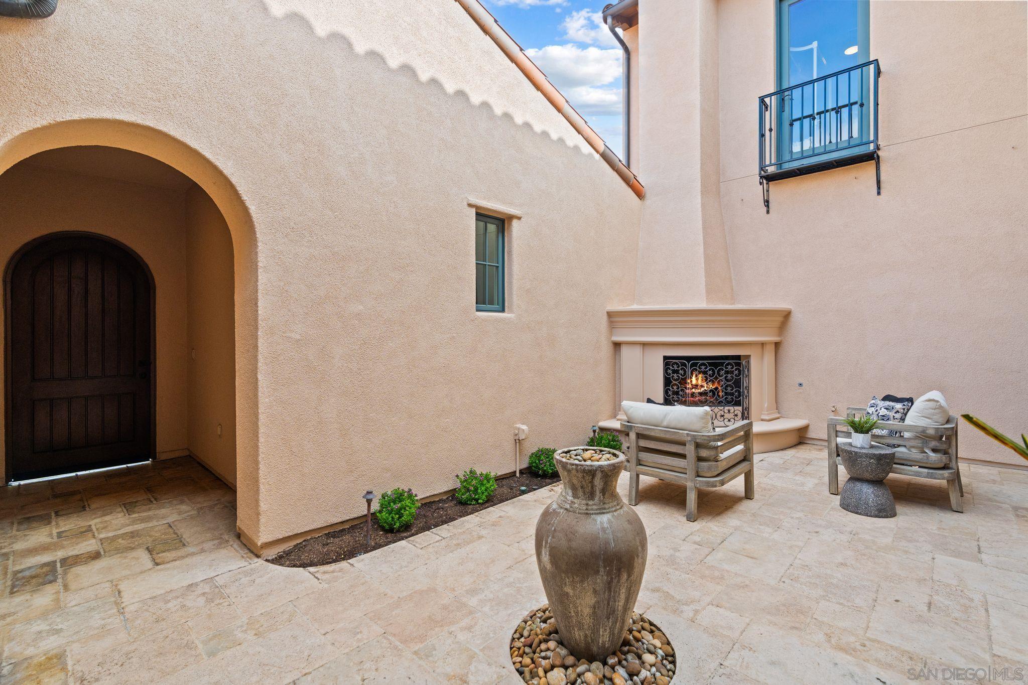 Detail Gallery Image 3 of 33 For 17026  San Antonio Rose Ct, San Diego,  CA 92127 - 4 Beds | 4/1 Baths