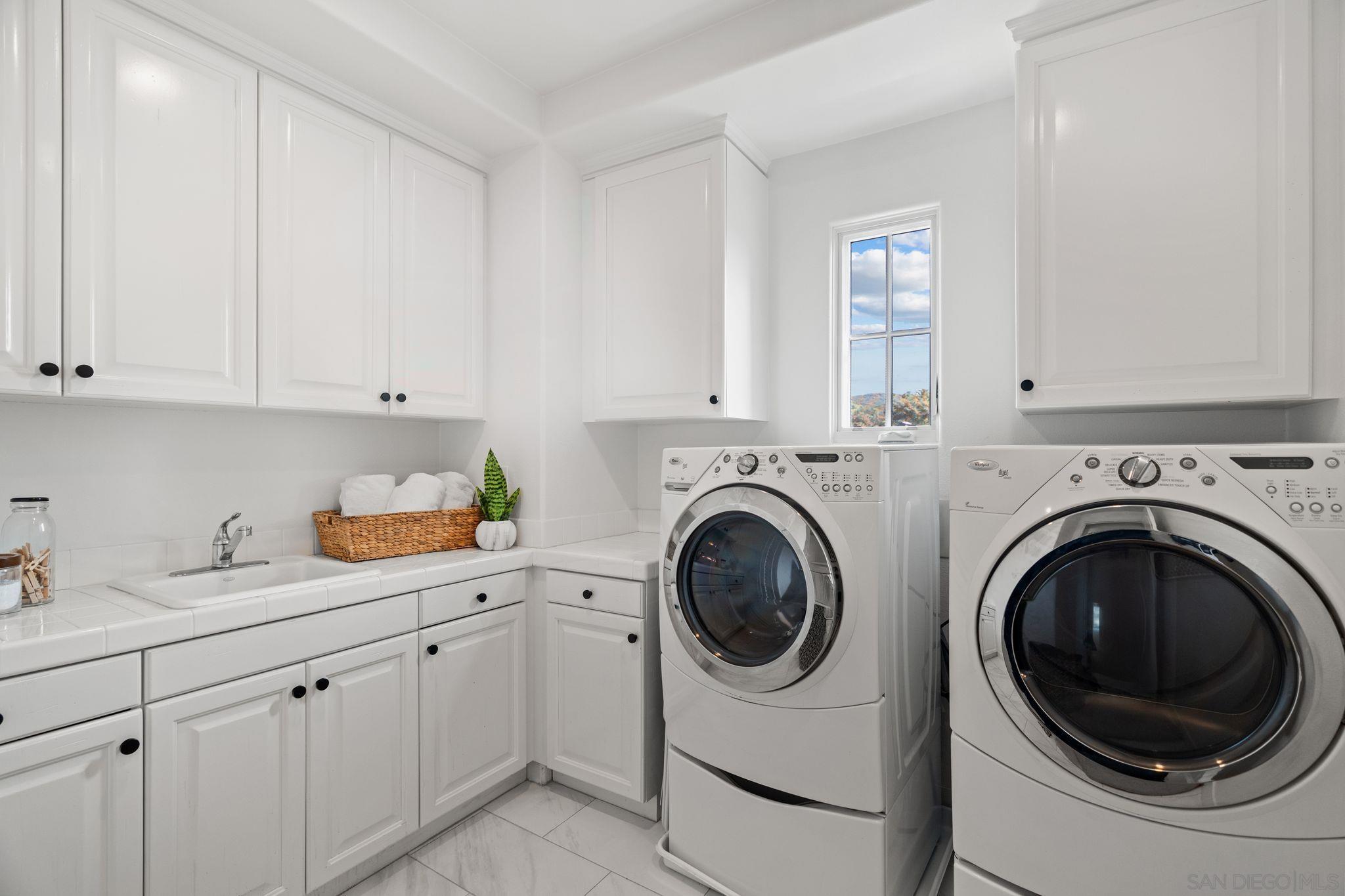 Detail Gallery Image 25 of 33 For 17026  San Antonio Rose Ct, San Diego,  CA 92127 - 4 Beds | 4/1 Baths