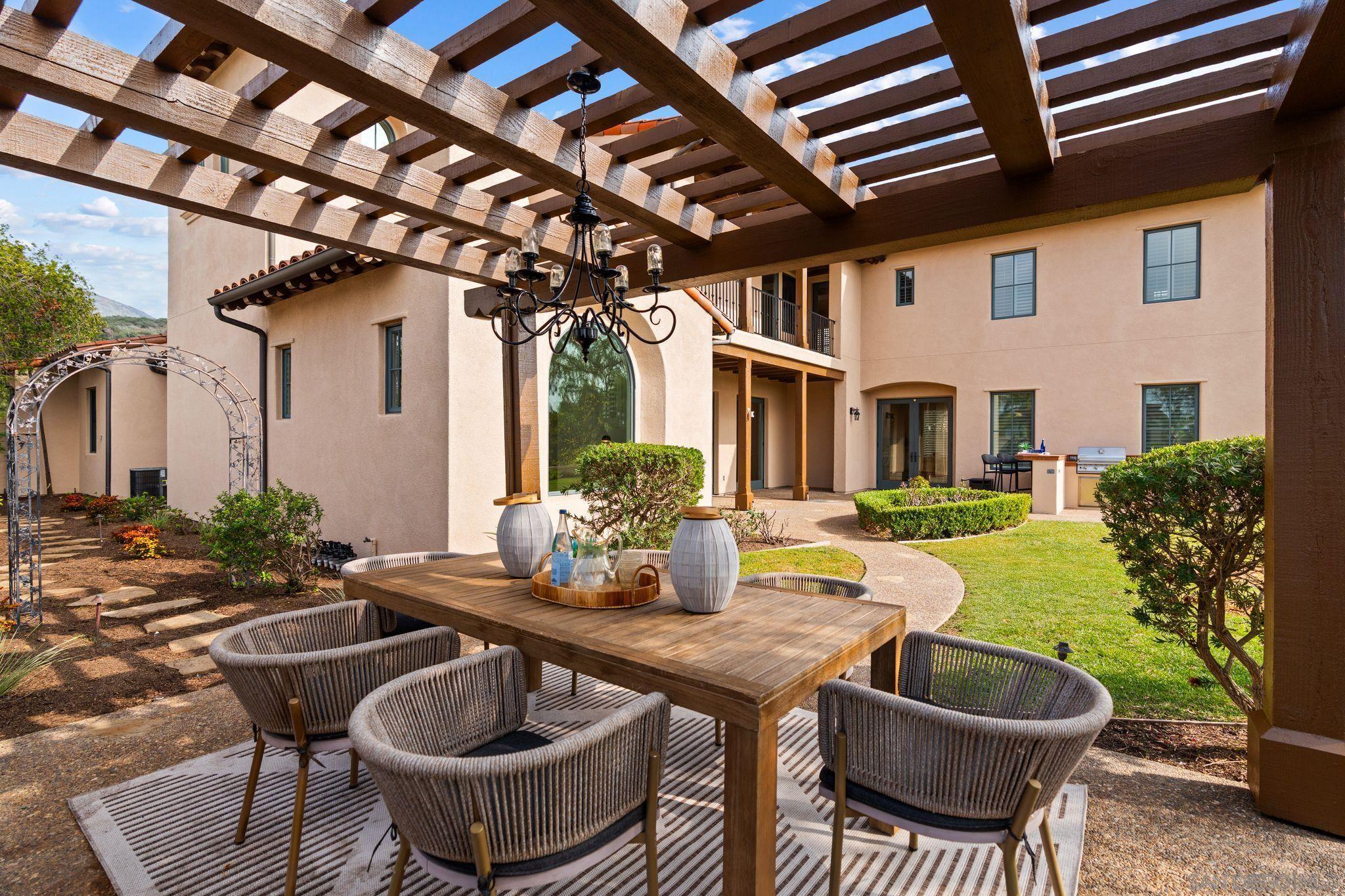 Detail Gallery Image 29 of 33 For 17026  San Antonio Rose Ct, San Diego,  CA 92127 - 4 Beds | 4/1 Baths