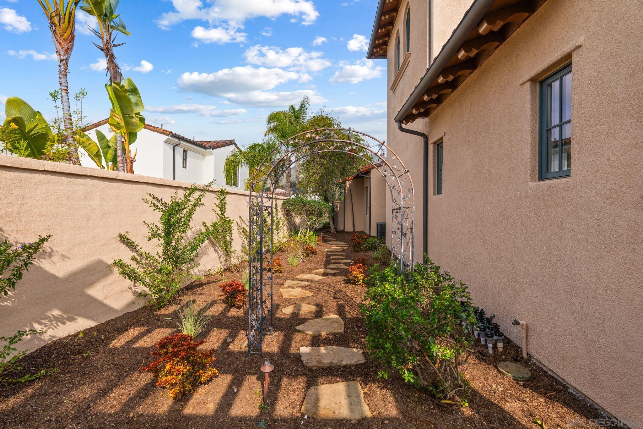 Detail Gallery Image 30 of 33 For 17026  San Antonio Rose Ct, San Diego,  CA 92127 - 4 Beds | 4/1 Baths