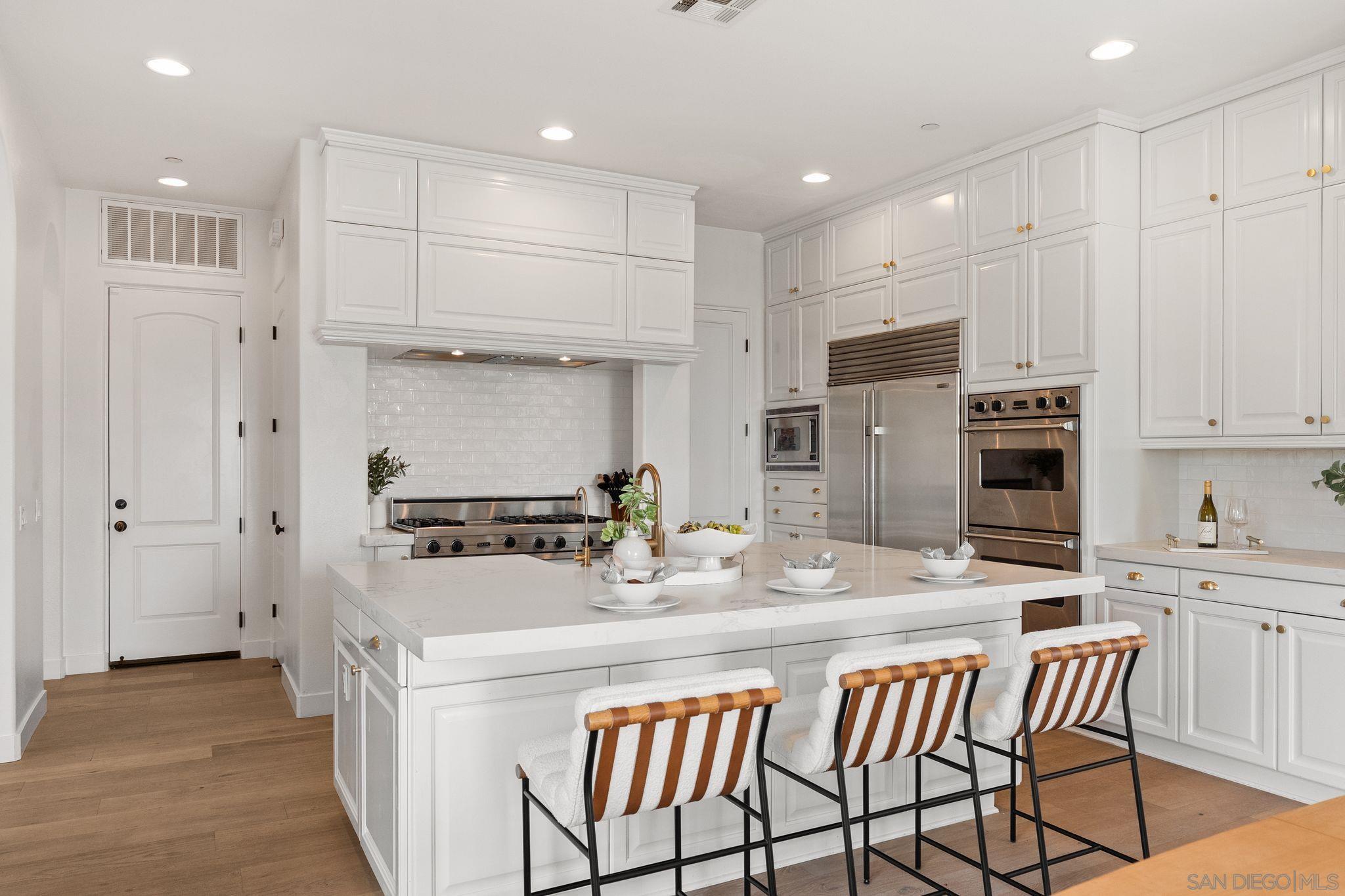 Detail Gallery Image 8 of 33 For 17026  San Antonio Rose Ct, San Diego,  CA 92127 - 4 Beds | 4/1 Baths