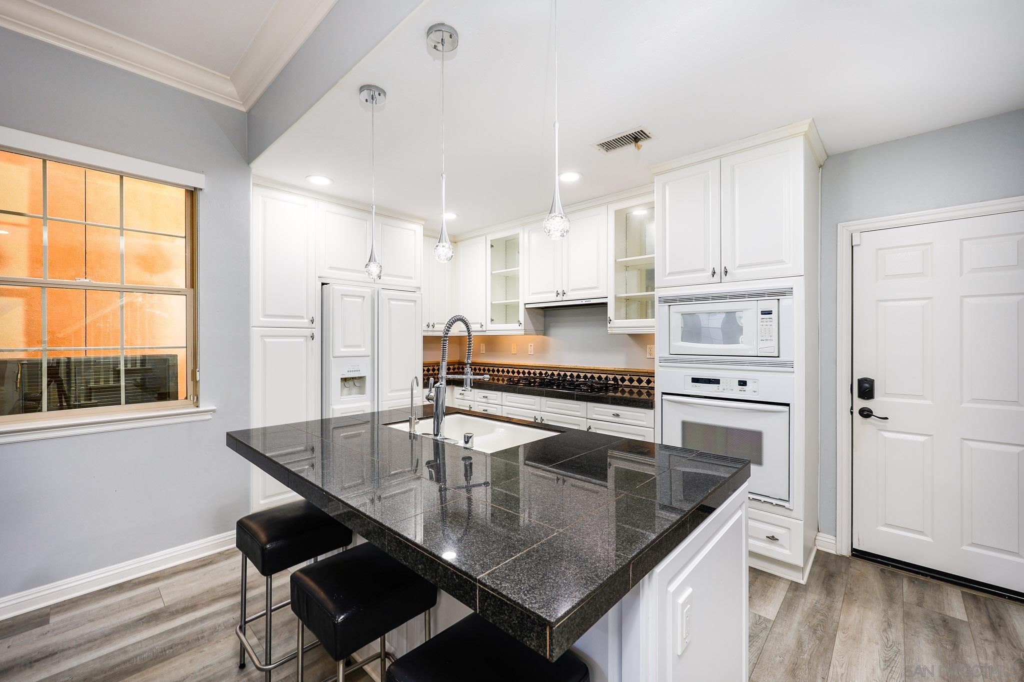 Detail Gallery Image 12 of 36 For 2717 E Evans Rd, San Diego,  CA 92106 - 3 Beds | 3 Baths