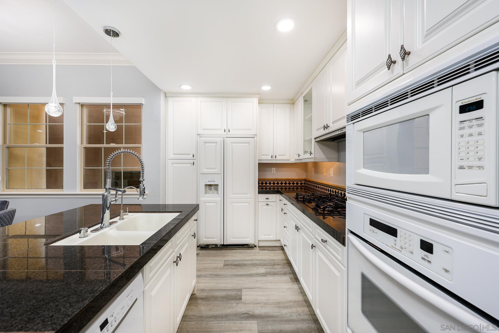 Detail Gallery Image 13 of 36 For 2717 E Evans Rd, San Diego,  CA 92106 - 3 Beds | 3 Baths