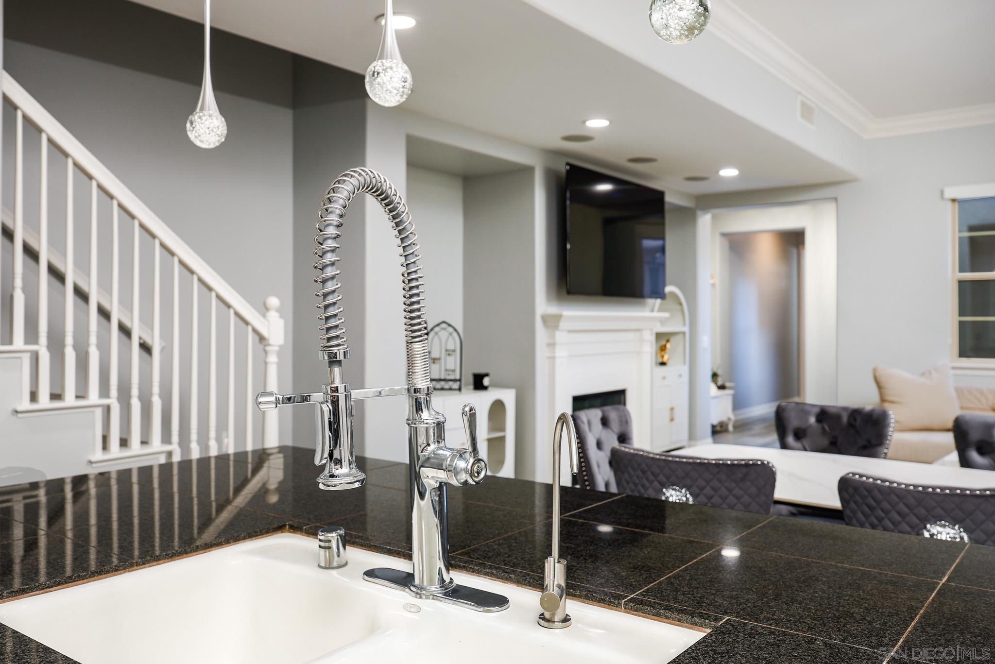 Detail Gallery Image 14 of 36 For 2717 E Evans Rd, San Diego,  CA 92106 - 3 Beds | 3 Baths