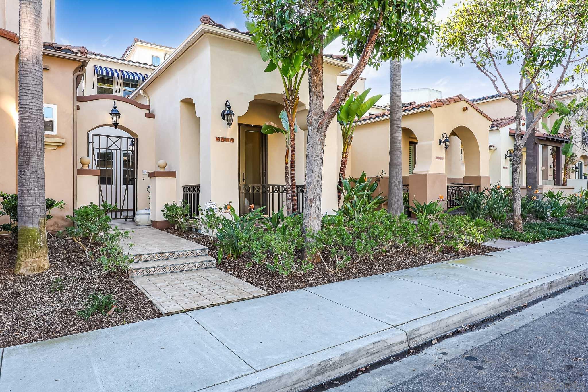 Detail Gallery Image 3 of 36 For 2717 E Evans Rd, San Diego,  CA 92106 - 3 Beds | 3 Baths