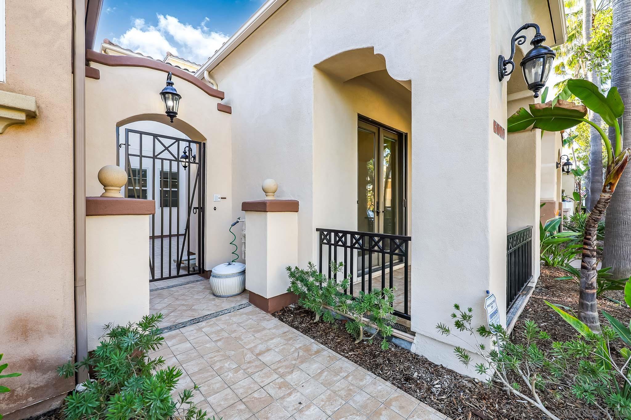 Detail Gallery Image 4 of 36 For 2717 E Evans Rd, San Diego,  CA 92106 - 3 Beds | 3 Baths