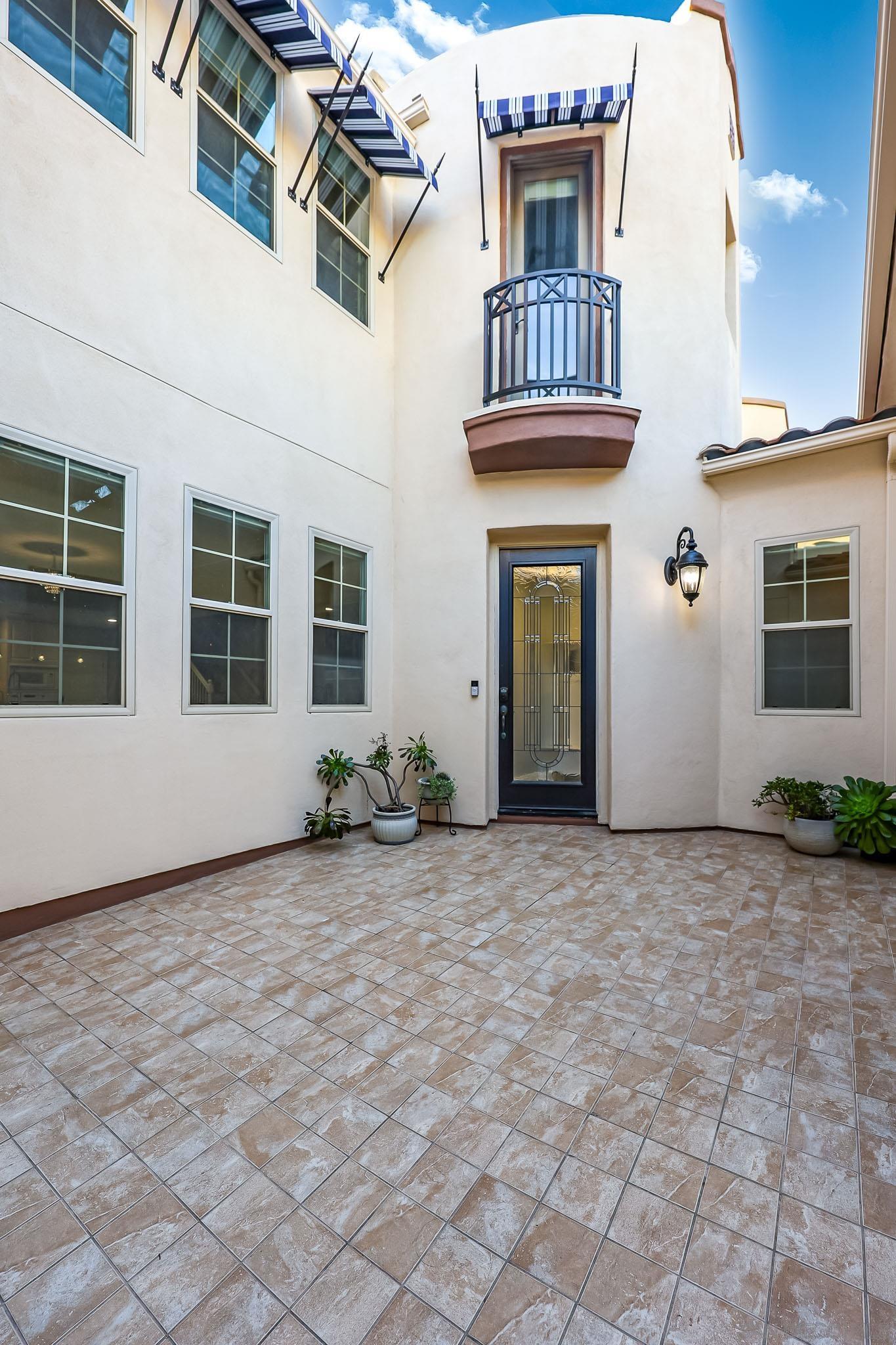 Detail Gallery Image 6 of 36 For 2717 E Evans Rd, San Diego,  CA 92106 - 3 Beds | 3 Baths