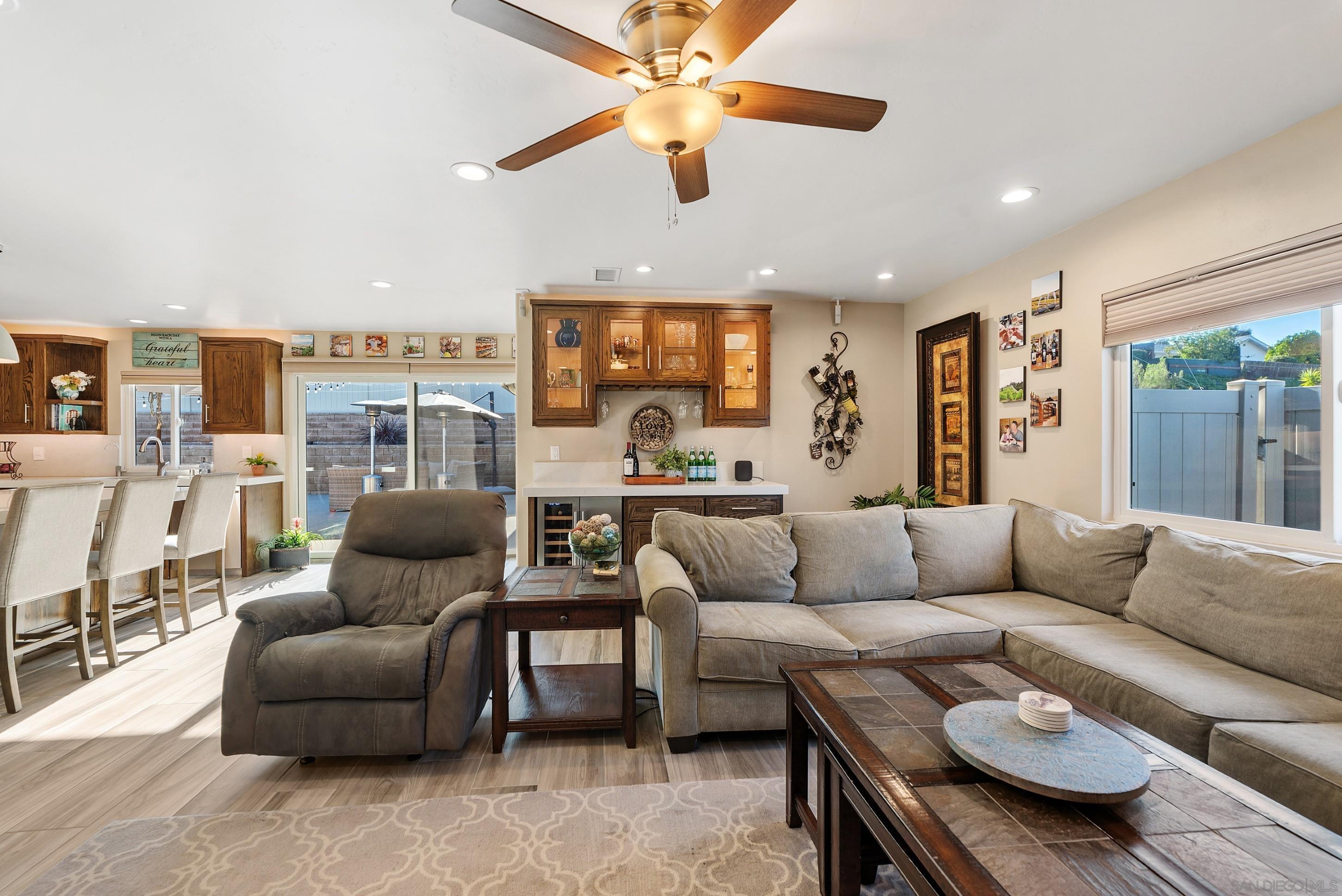 Detail Gallery Image 8 of 59 For 11941  Callado Rd, San Diego,  CA 92128 - 3 Beds | 2 Baths