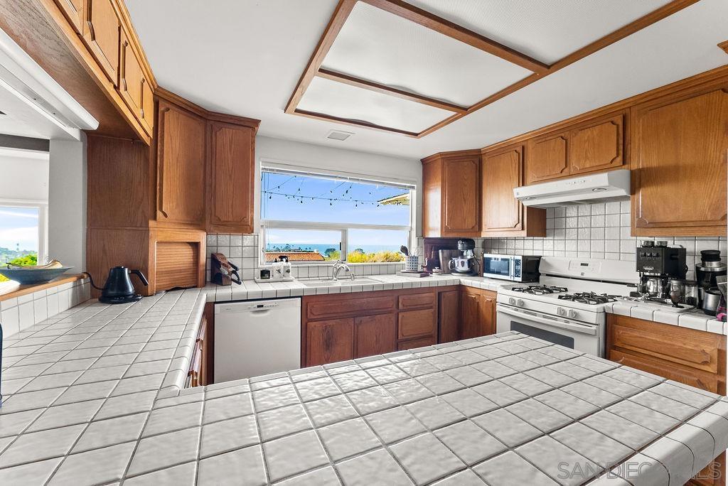 Detail Gallery Image 8 of 21 For 601 N Granados, Solana Beach,  CA 92075 - 3 Beds | 2 Baths