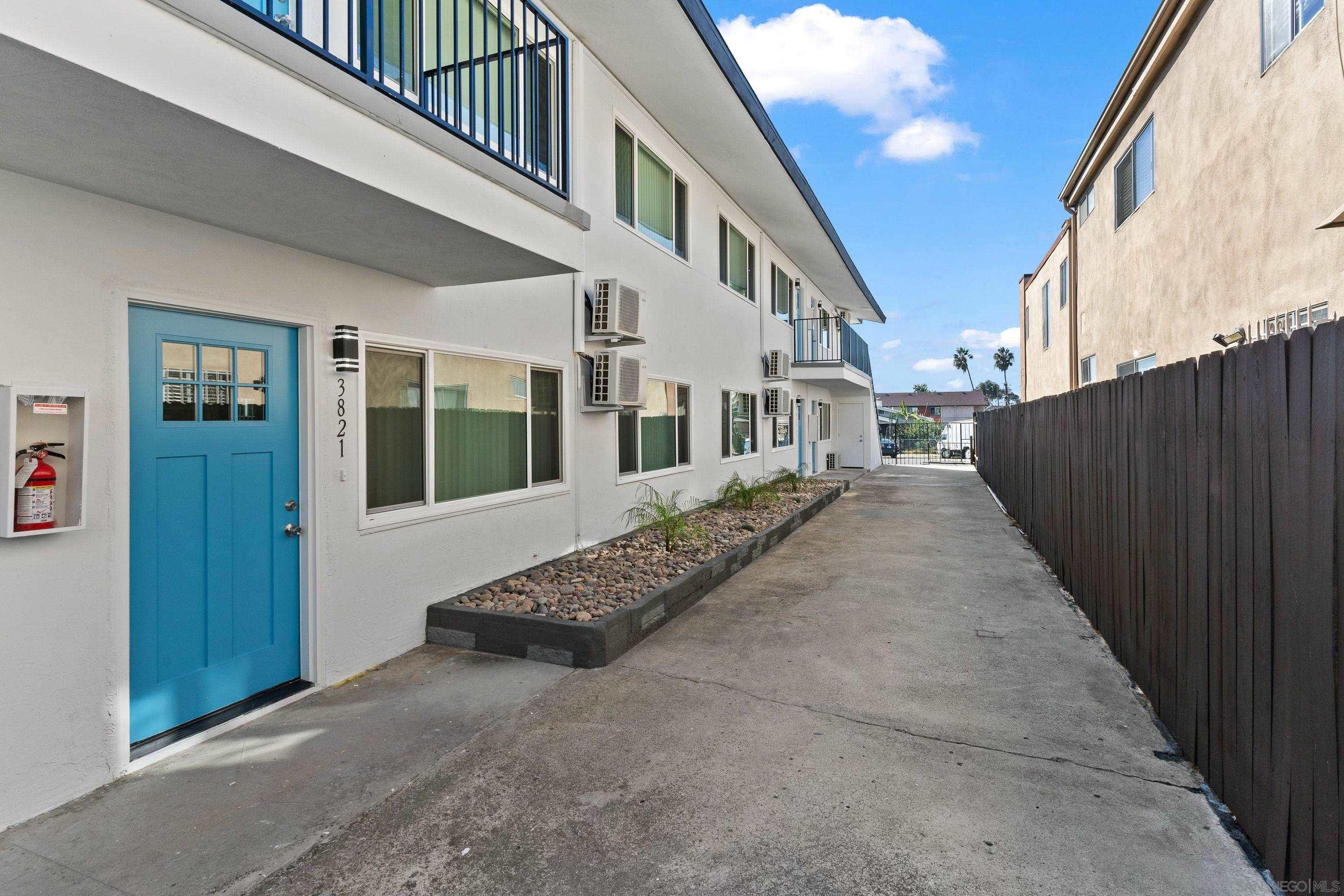 Detail Gallery Image 7 of 8 For 3821  Marlborough Ave, San Diego,  CA 92105 - 2 Beds | 1 Baths