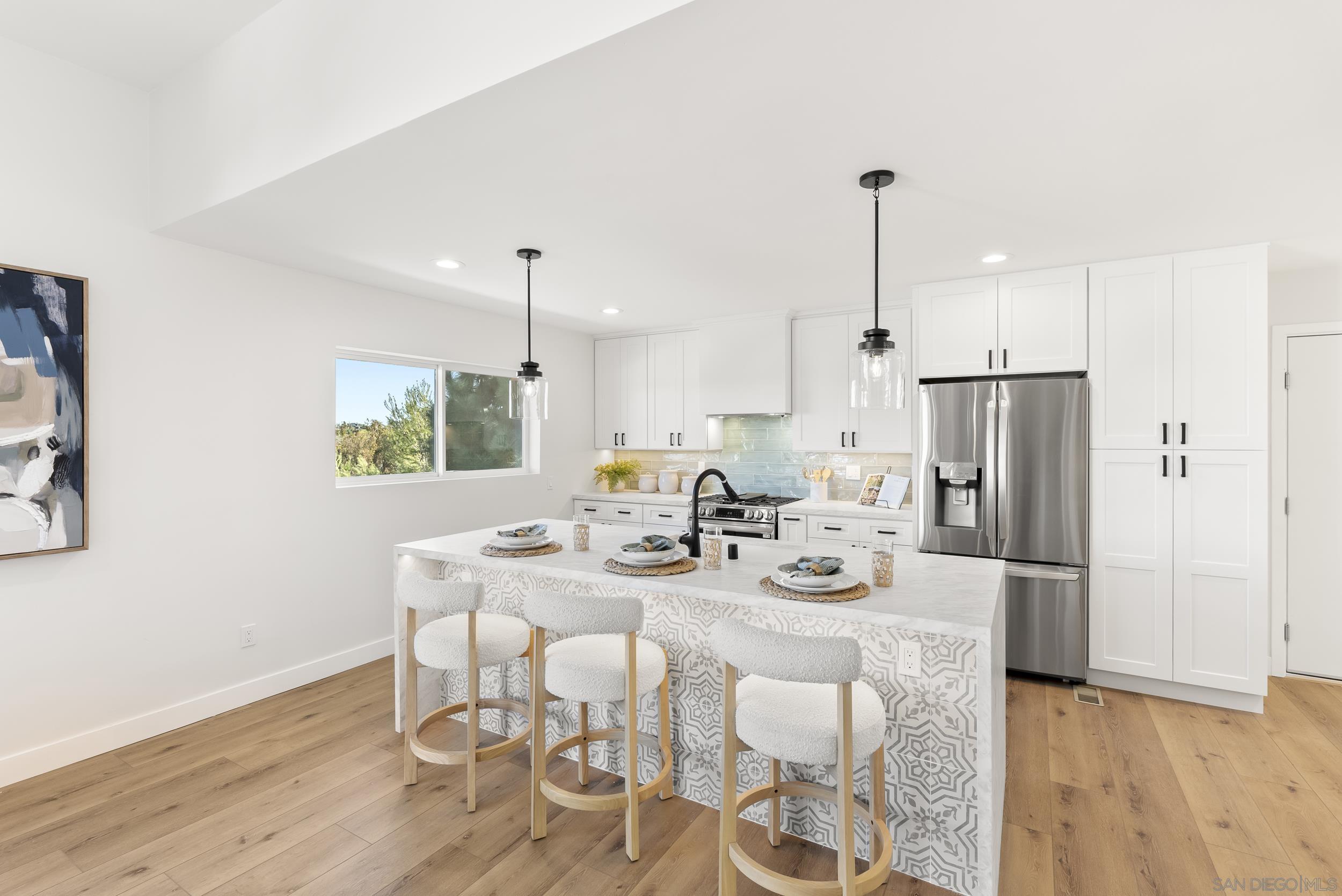 Detail Gallery Image 16 of 72 For 7875  Bellakaren Pl, La Jolla,  CA 92037 - 6 Beds | 4/1 Baths