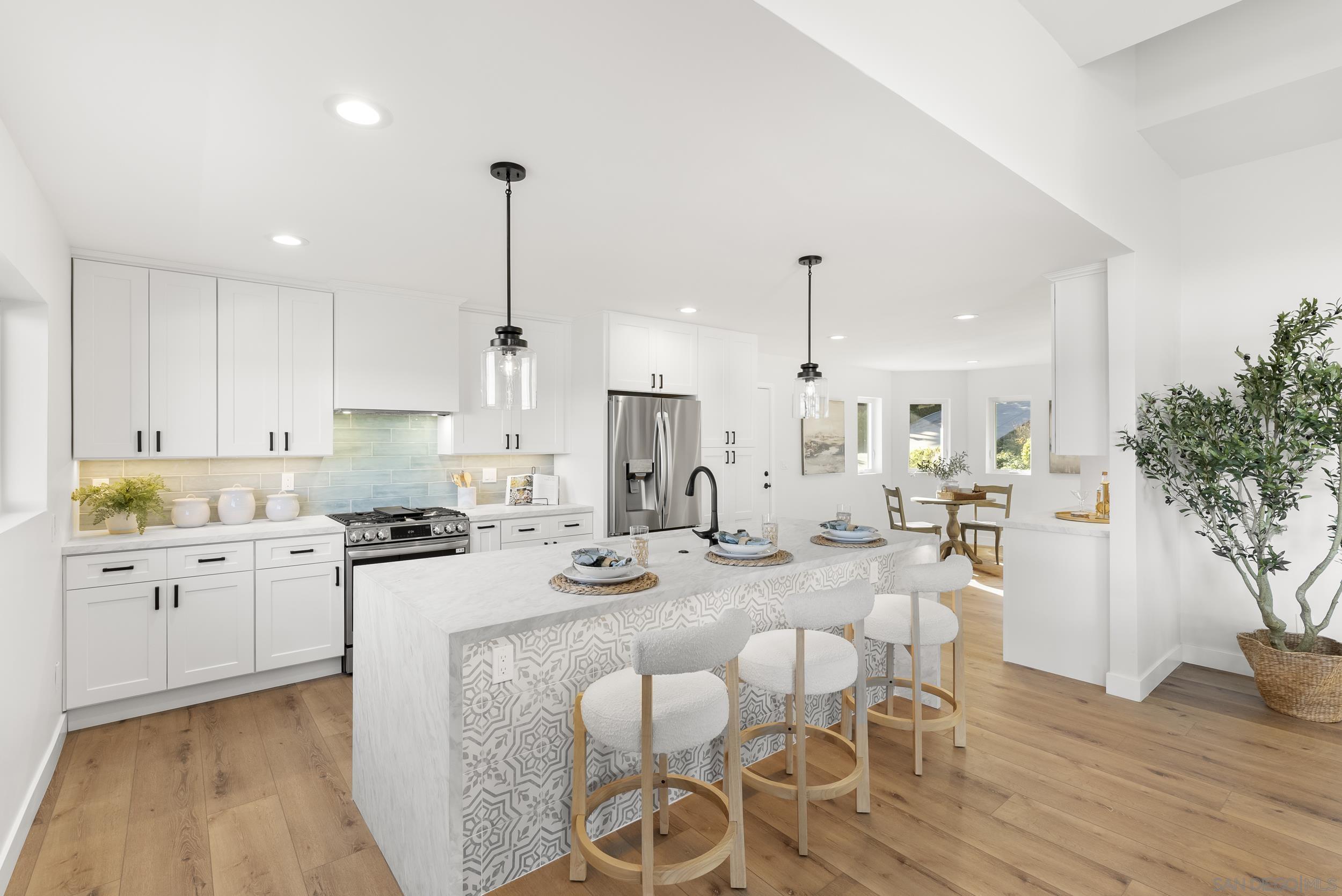 Detail Gallery Image 18 of 72 For 7875  Bellakaren Pl, La Jolla,  CA 92037 - 6 Beds | 4/1 Baths