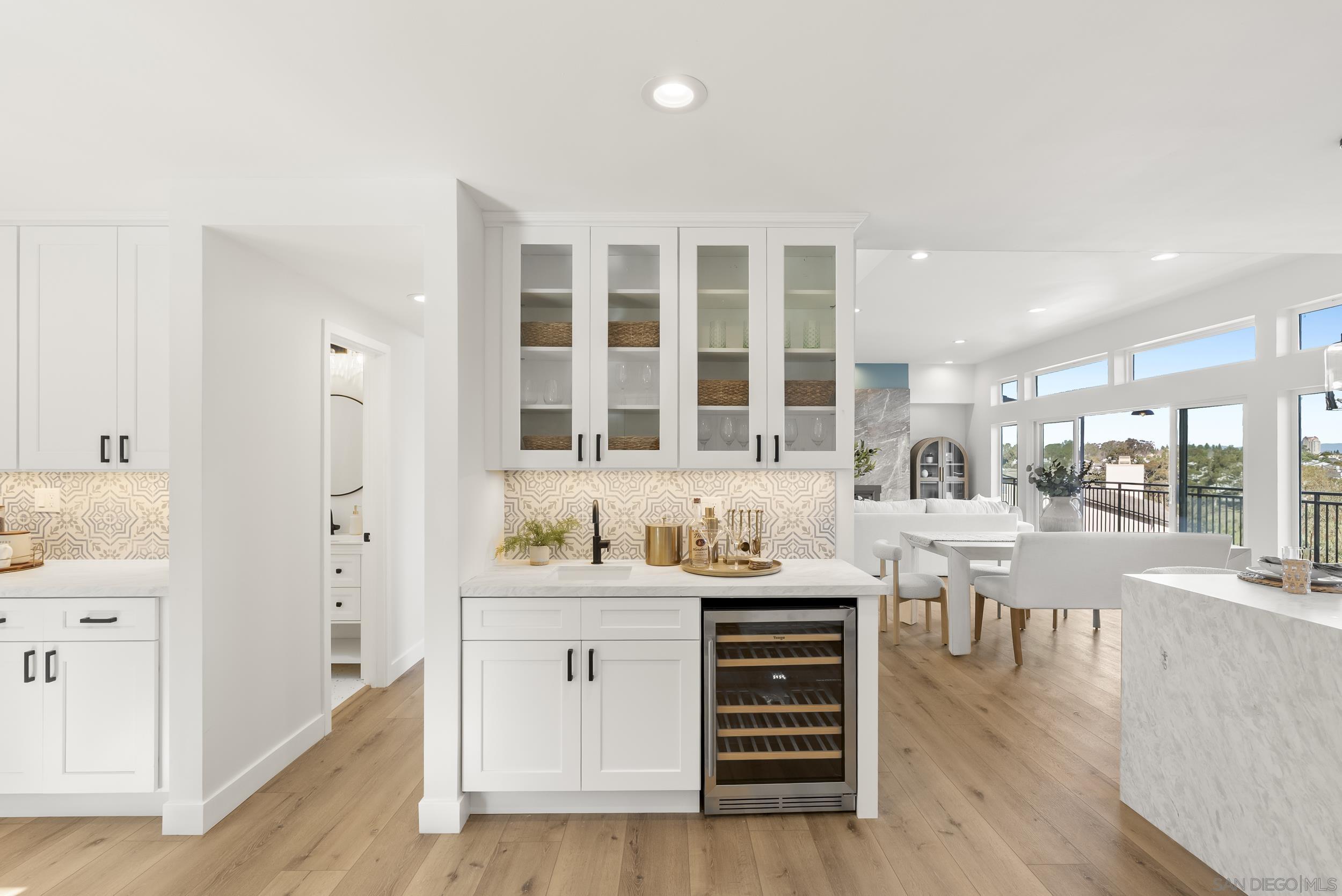 Detail Gallery Image 21 of 72 For 7875  Bellakaren Pl, La Jolla,  CA 92037 - 6 Beds | 4/1 Baths