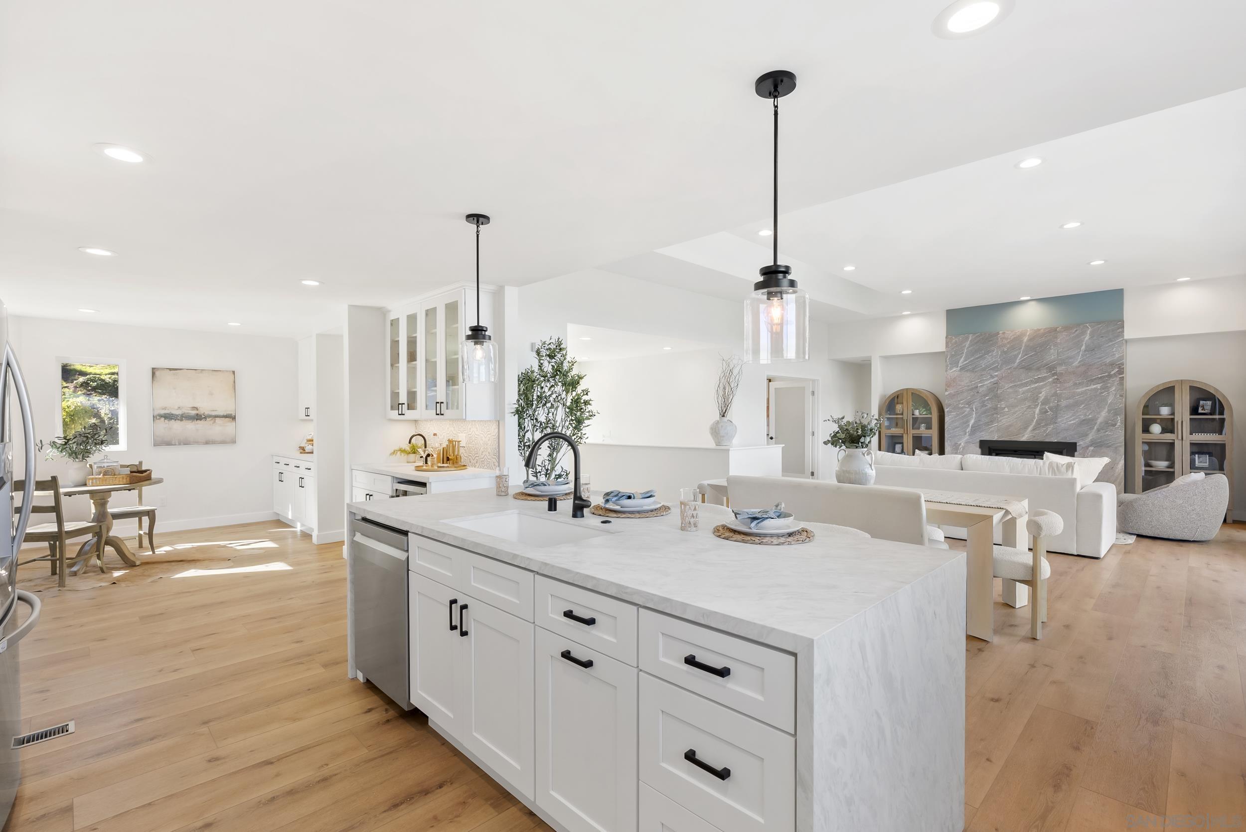 Detail Gallery Image 24 of 72 For 7875  Bellakaren Pl, La Jolla,  CA 92037 - 6 Beds | 4/1 Baths