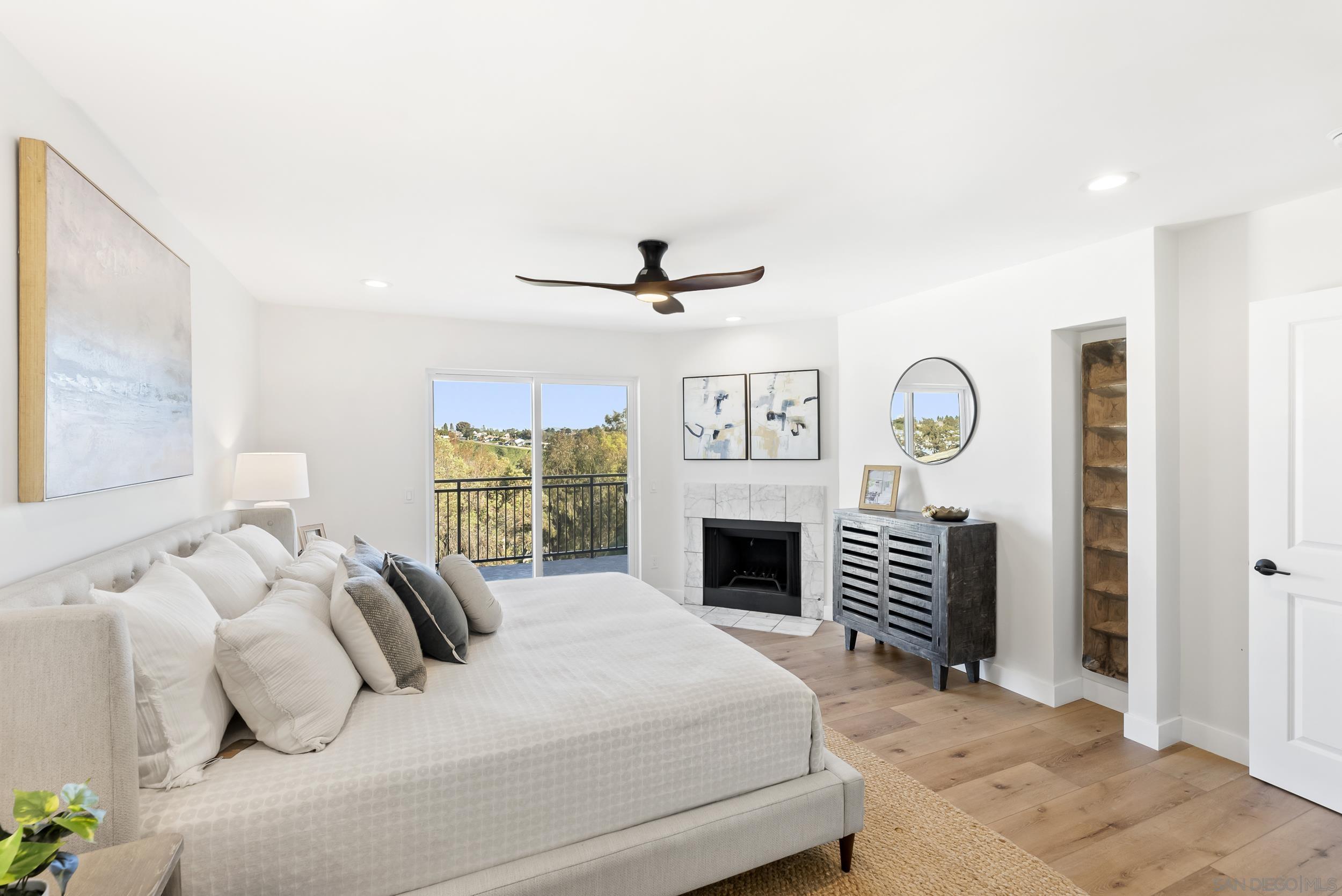 Detail Gallery Image 26 of 72 For 7875  Bellakaren Pl, La Jolla,  CA 92037 - 6 Beds | 4/1 Baths