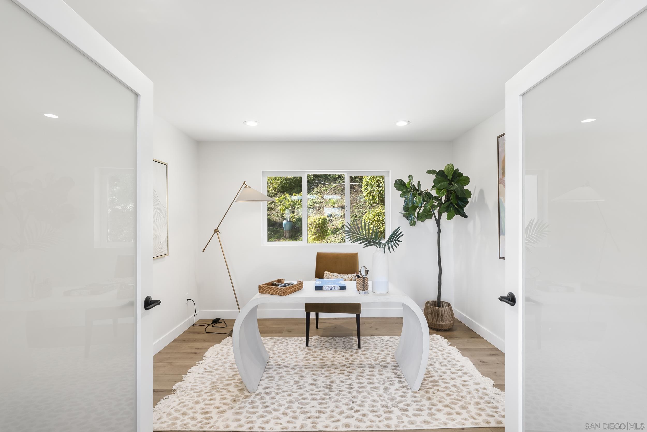 Detail Gallery Image 31 of 72 For 7875  Bellakaren Pl, La Jolla,  CA 92037 - 6 Beds | 4/1 Baths