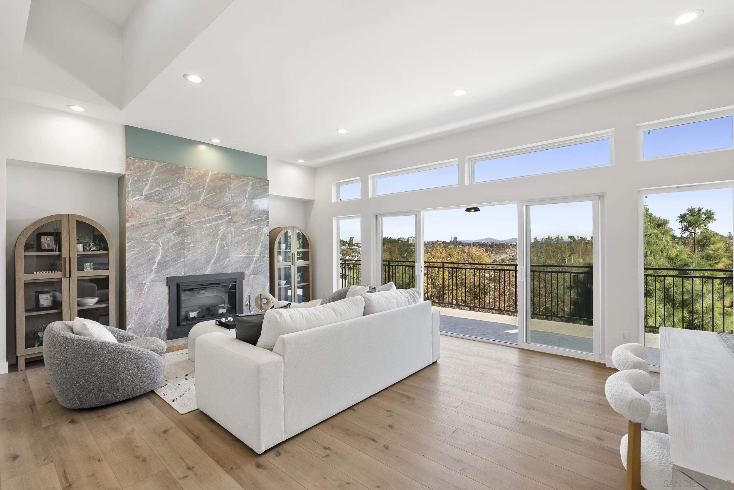 Detail Gallery Image 7 of 72 For 7875  Bellakaren Pl, La Jolla,  CA 92037 - 6 Beds | 4/1 Baths