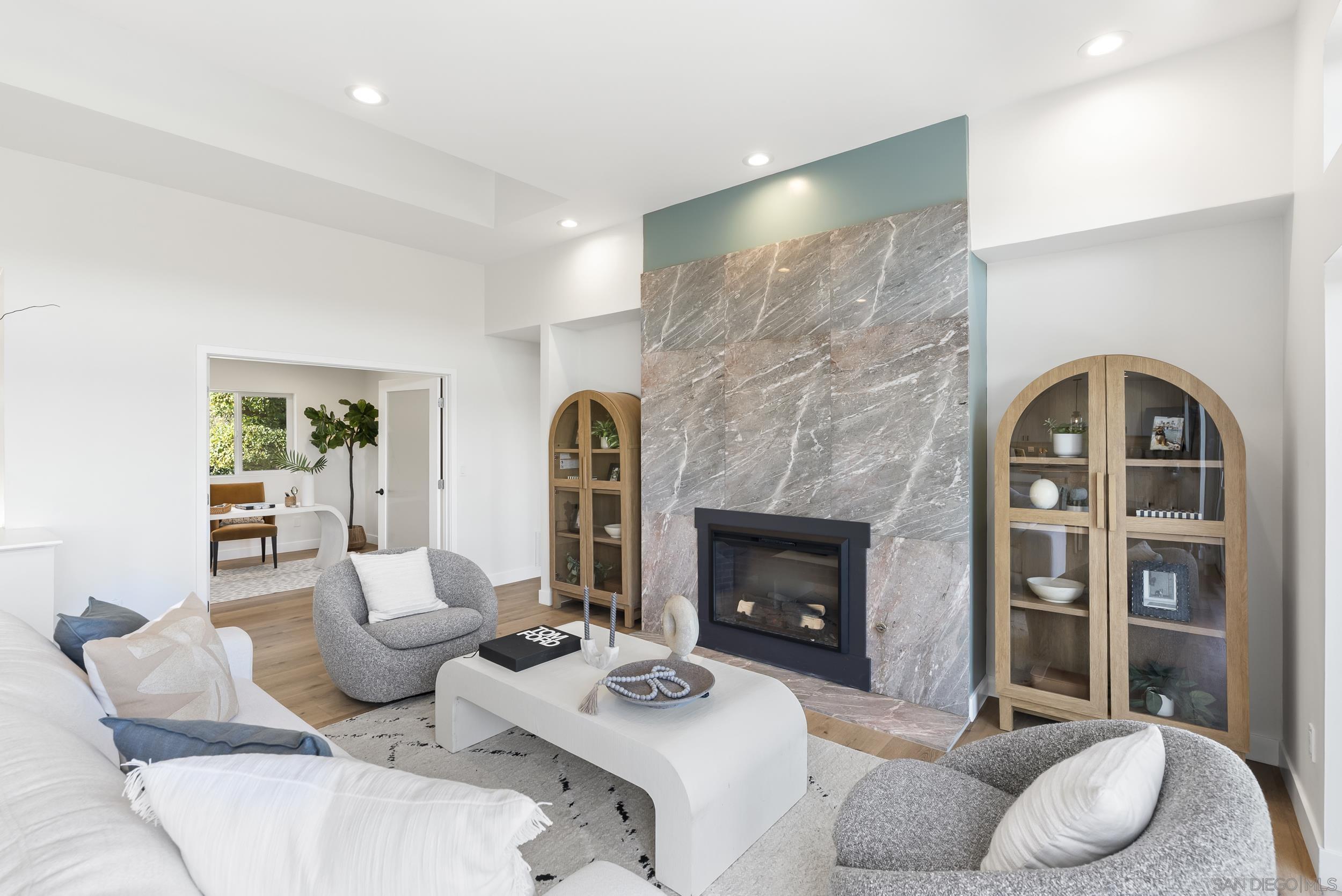 Detail Gallery Image 10 of 72 For 7875  Bellakaren Pl, La Jolla,  CA 92037 - 6 Beds | 4/1 Baths