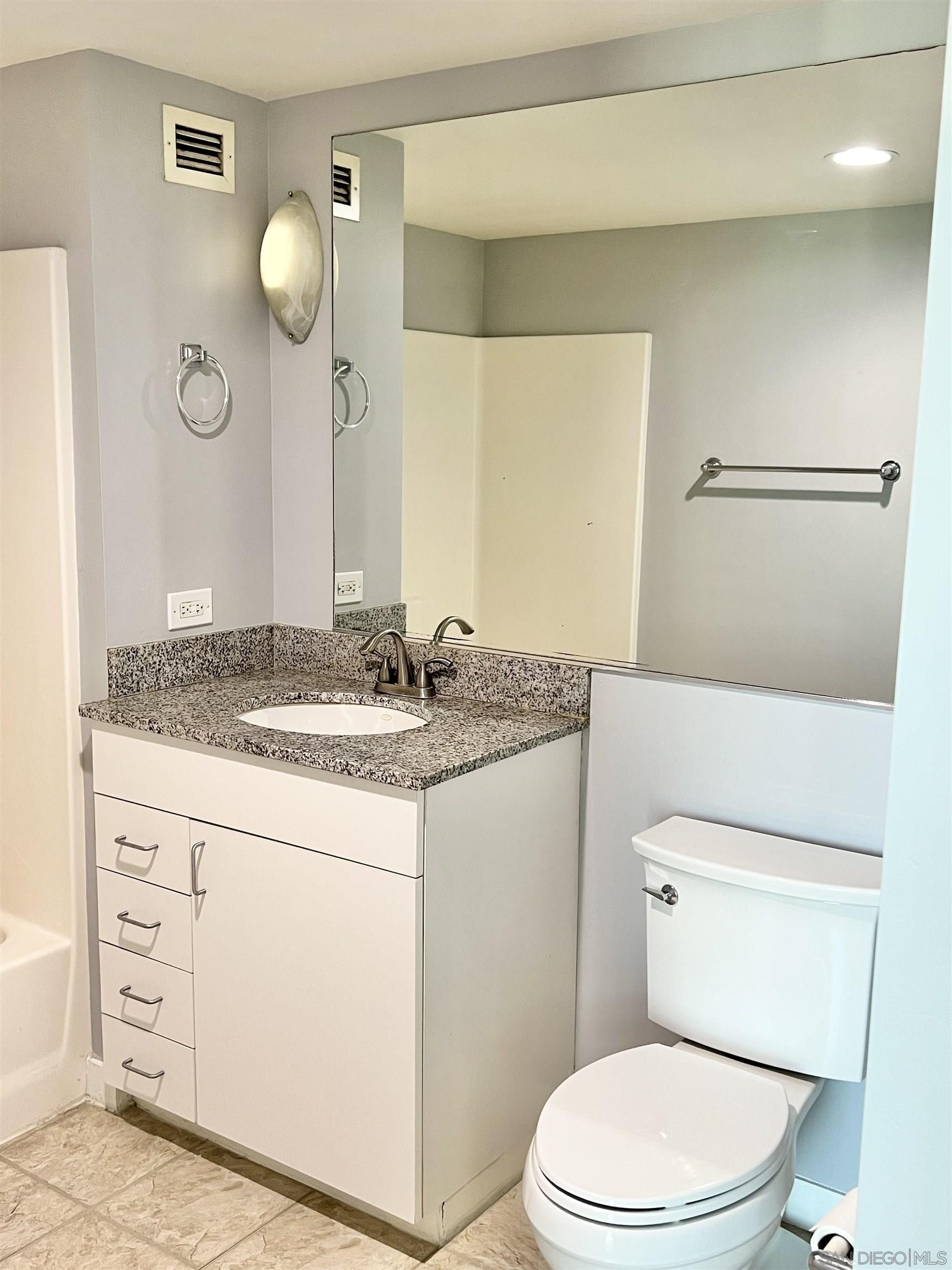 Detail Gallery Image 6 of 32 For 425  W Beech St  1157, San Diego,  CA 92101 - 2 Beds | 1 Baths