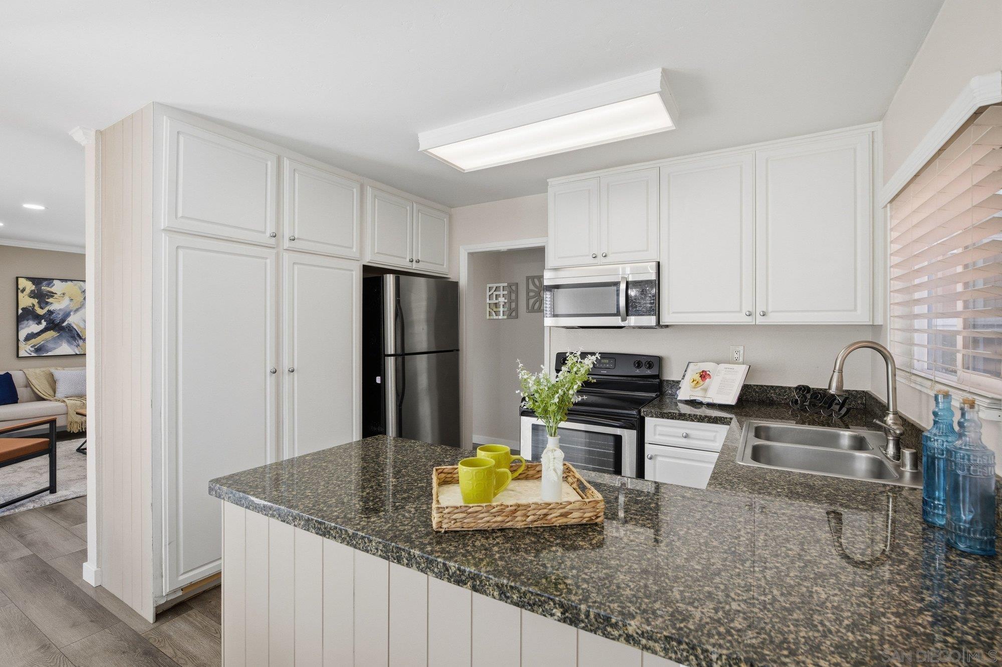 Detail Gallery Image 11 of 23 For 17131 W Bernardo Dr  #102,  San Diego,  CA 92127 - 3 Beds | 2 Baths