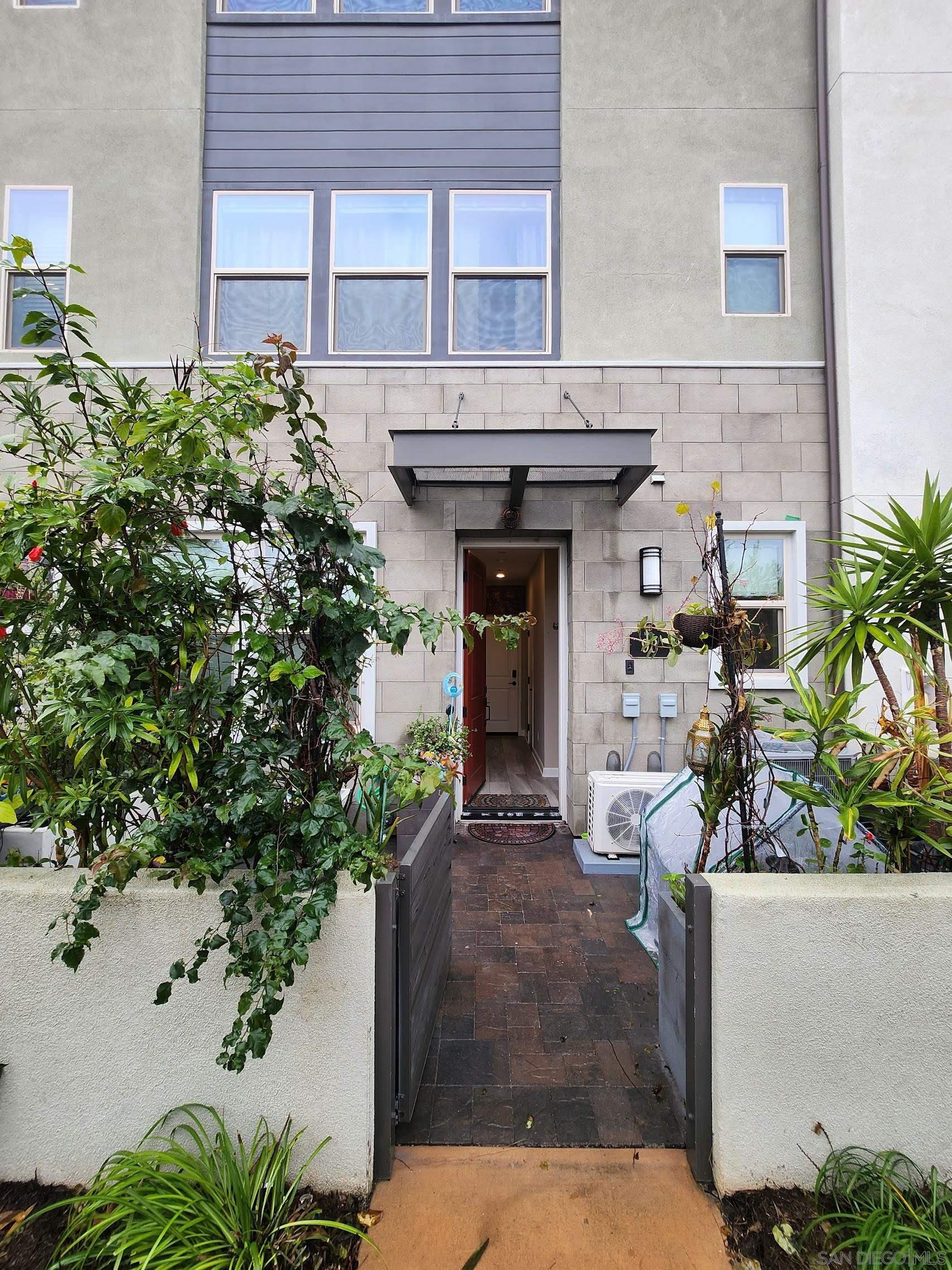 Detail Gallery Image 3 of 37 For 16755  Coyote Bush Dr  93, San Diego,  CA 92127 - 3 Beds | 3 Baths