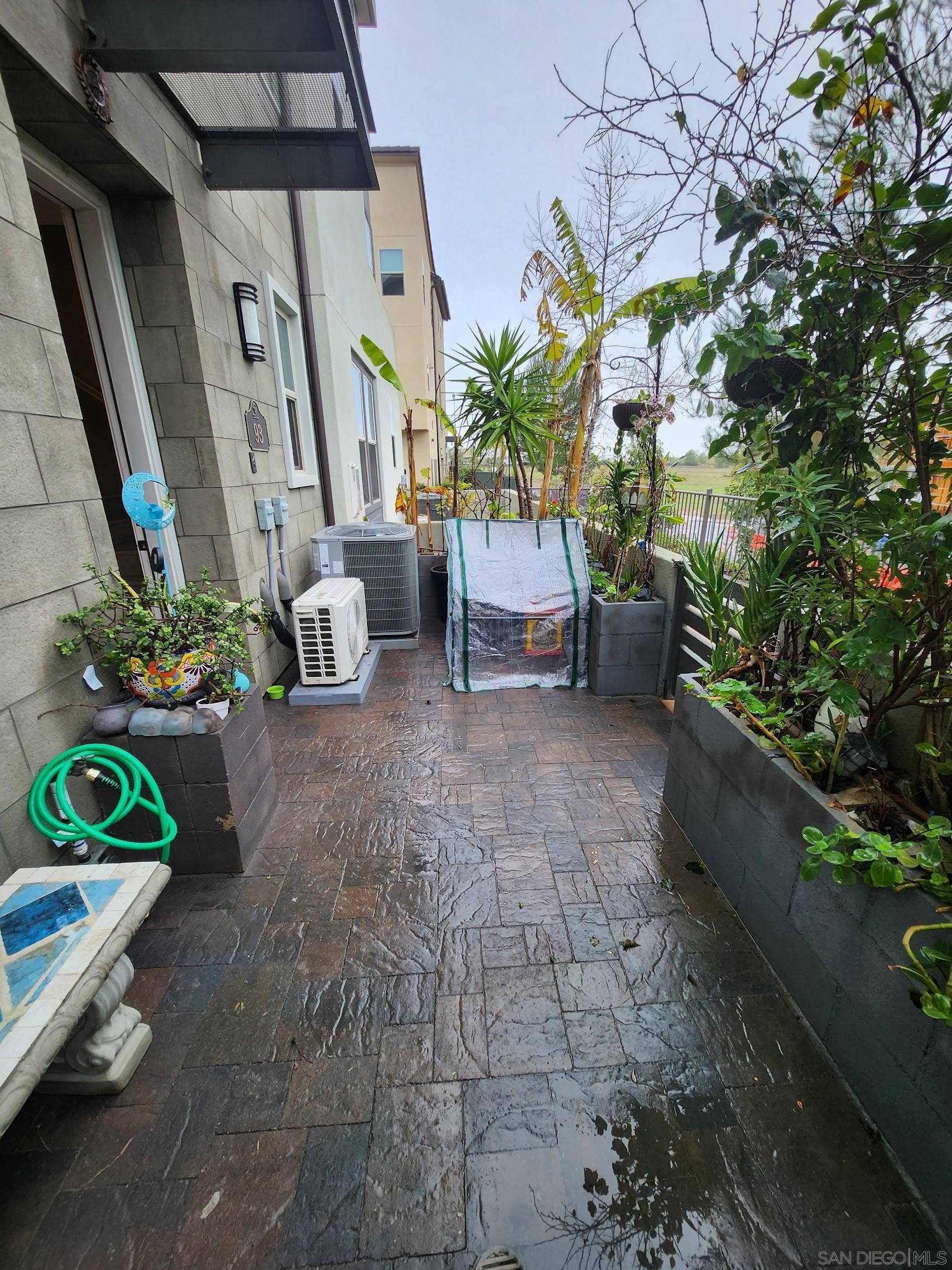 Detail Gallery Image 5 of 37 For 16755  Coyote Bush Dr  93, San Diego,  CA 92127 - 3 Beds | 3 Baths