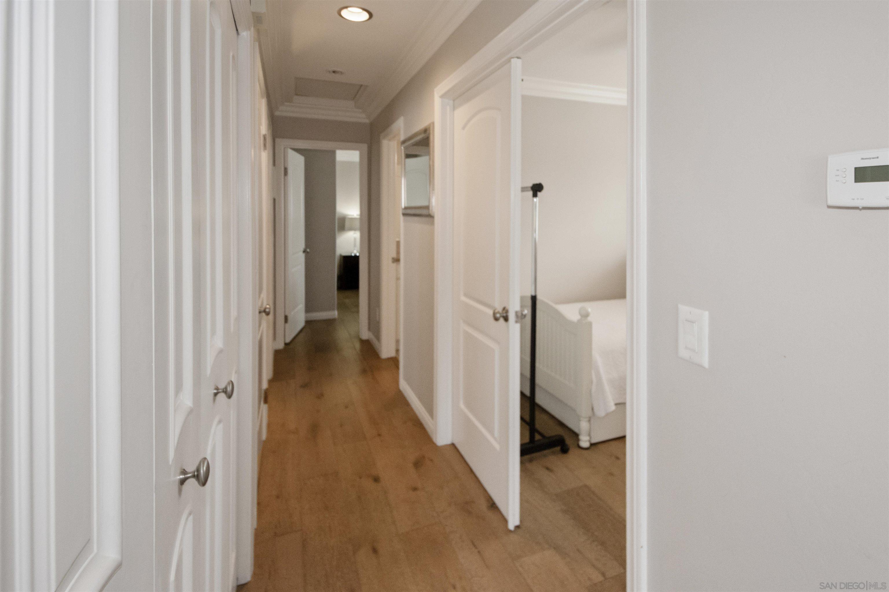 Detail Gallery Image 11 of 28 For 1052  Isabella Avenue  E, Coronado,  CA 92118 - 3 Beds | 2 Baths