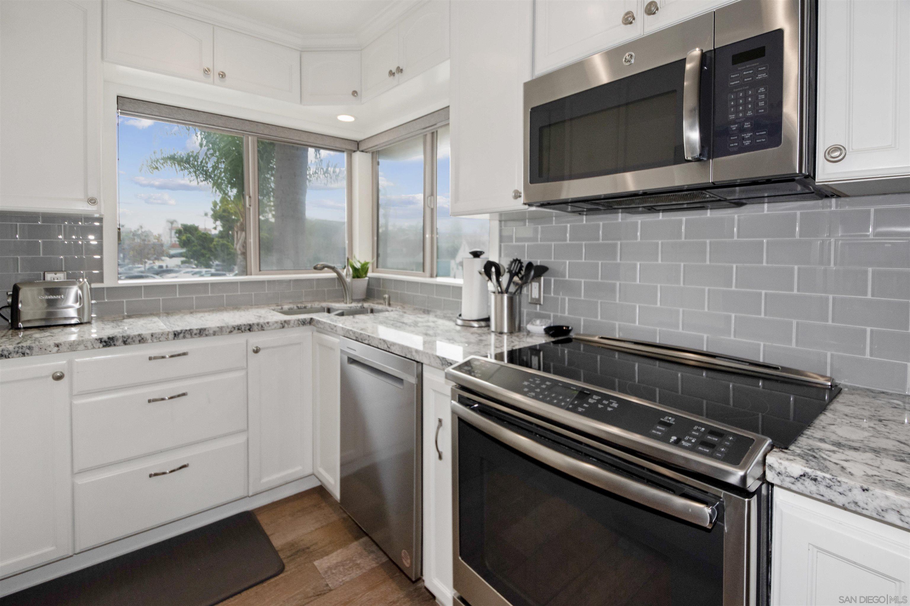 Detail Gallery Image 8 of 28 For 1052  Isabella Avenue  E, Coronado,  CA 92118 - 3 Beds | 2 Baths