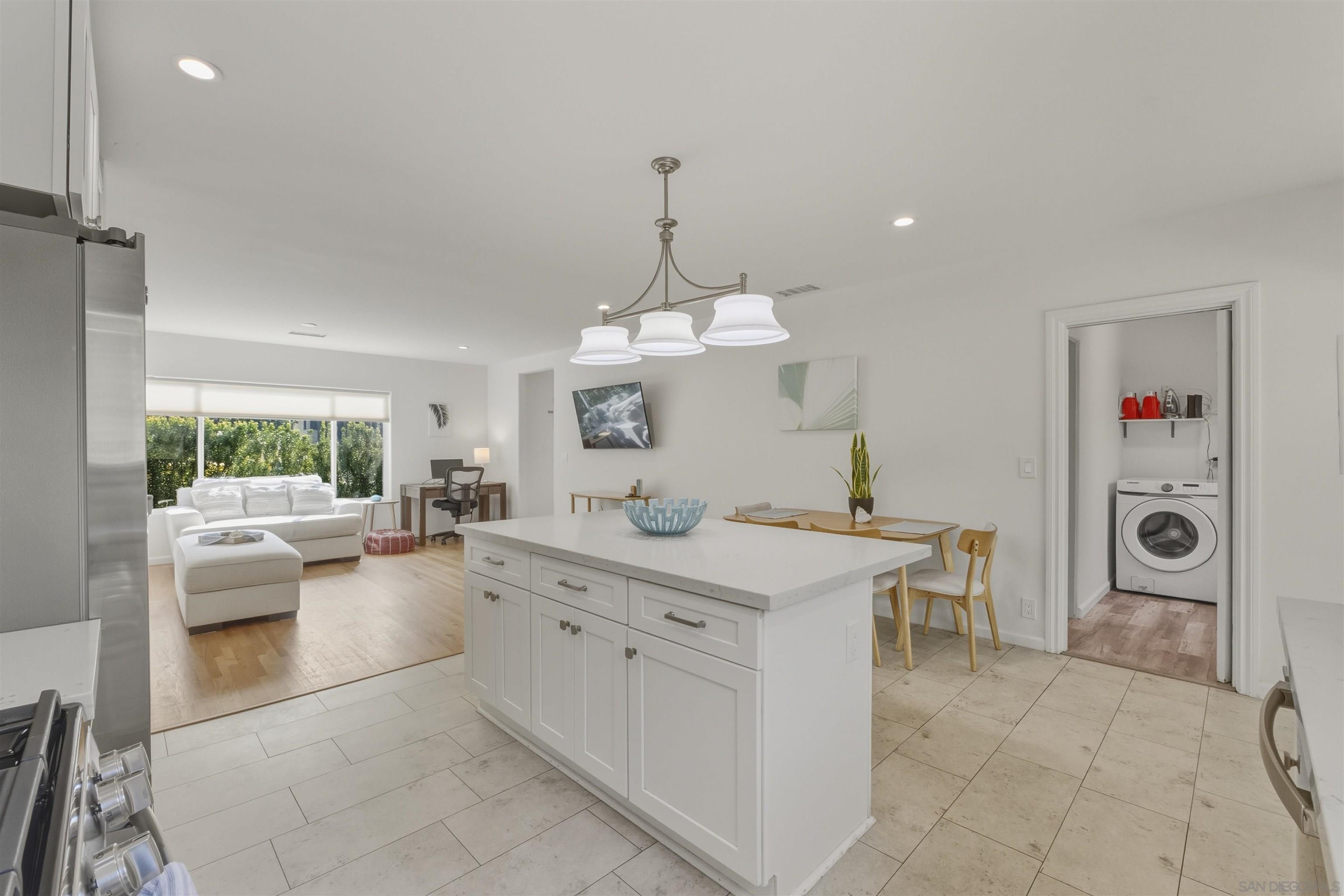 Detail Gallery Image 12 of 55 For 1066-68  Emerald St, San Diego,  CA 92109 - – Beds | – Baths