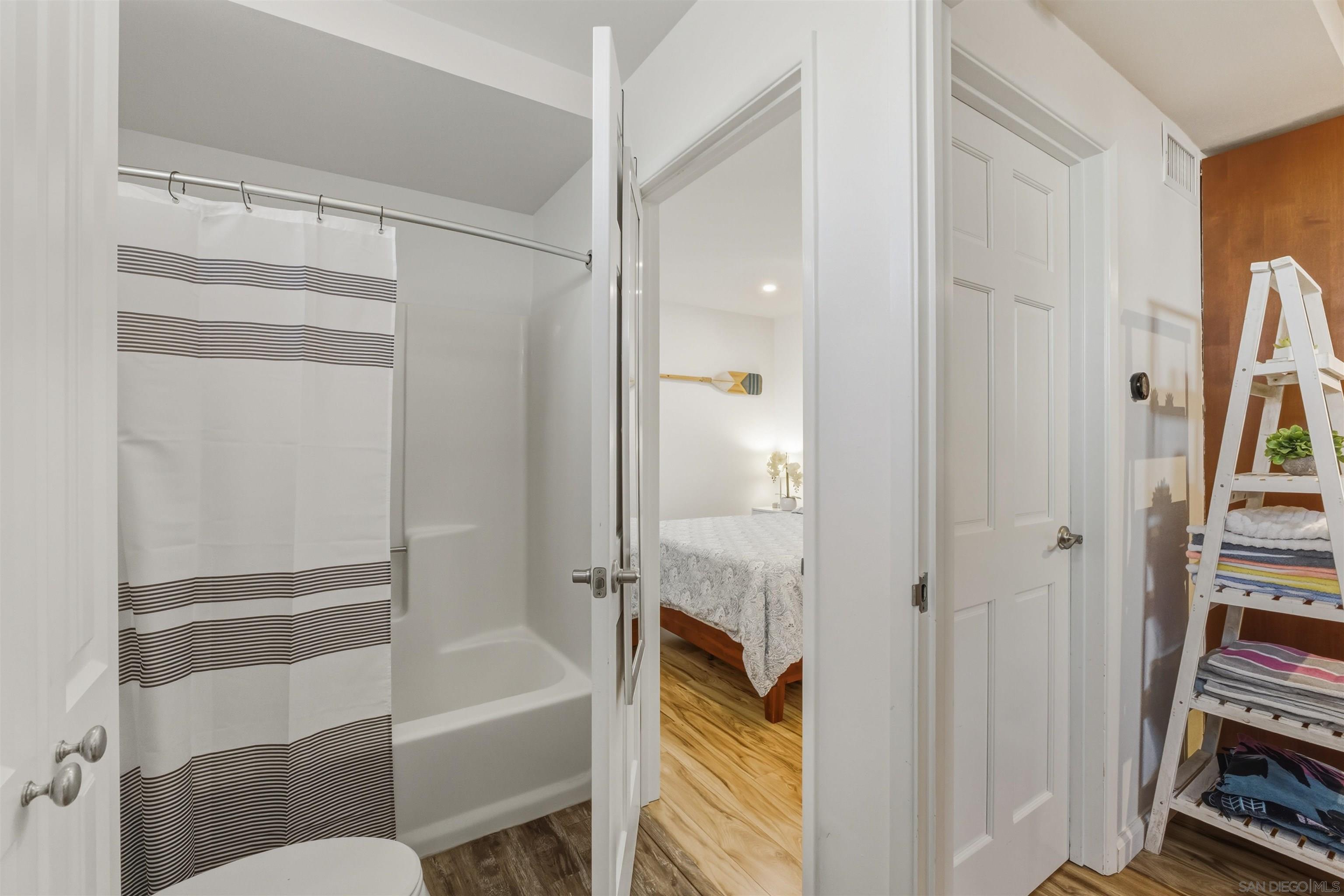 Detail Gallery Image 35 of 55 For 1066-68  Emerald St, San Diego,  CA 92109 - – Beds | – Baths