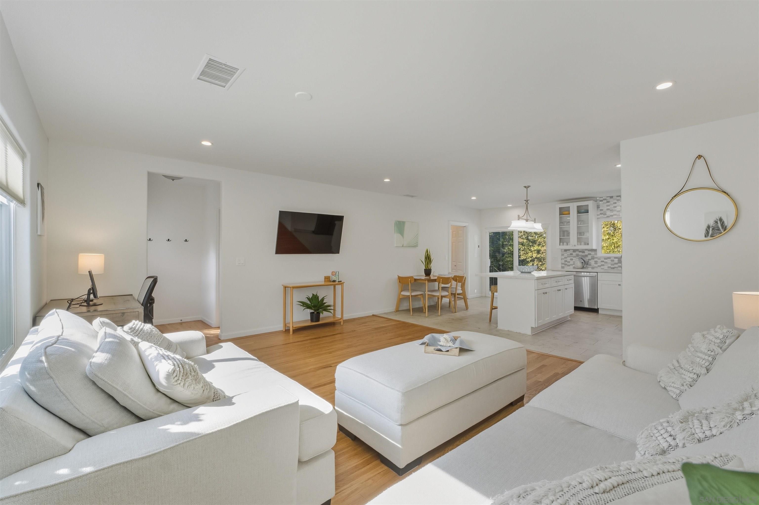 Detail Gallery Image 7 of 55 For 1066-68  Emerald St, San Diego,  CA 92109 - – Beds | – Baths