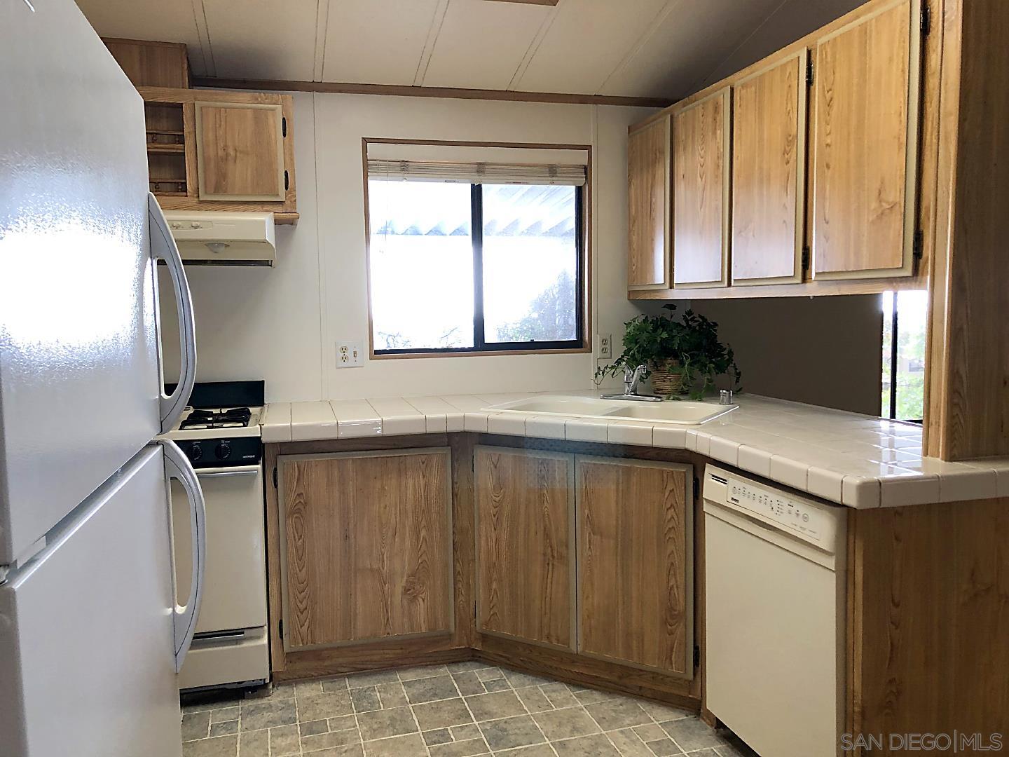 Detail Gallery Image 4 of 11 For 5228  Don Valdez Drive, Carlsbad,  CA 92010 - 3 Beds | 2 Baths