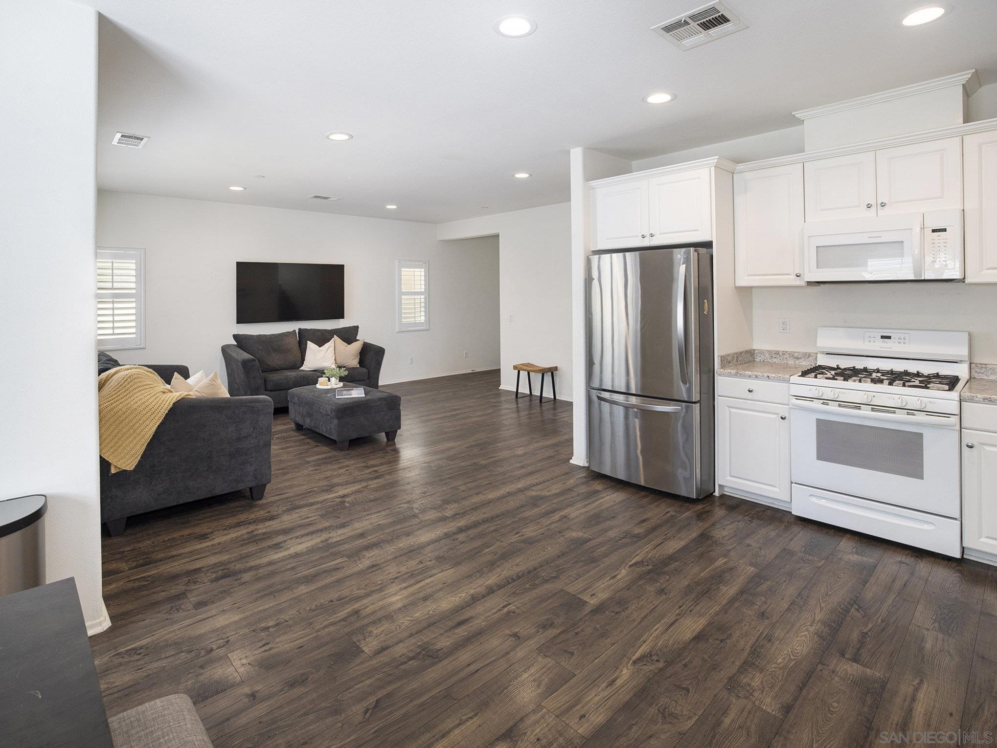 Detail Gallery Image 7 of 31 For 35406  Brown Galloway Ln, Fallbrook,  CA 92028 - 3 Beds | 2/1 Baths