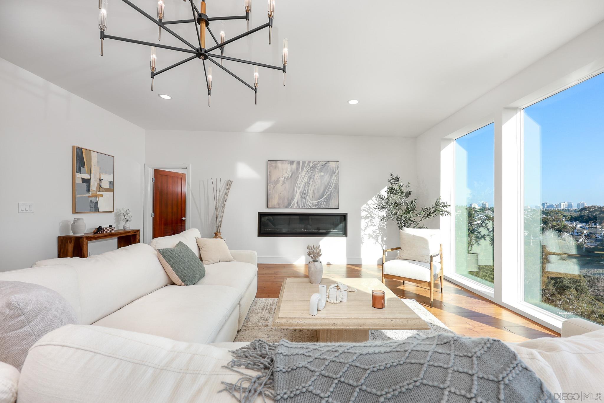 Detail Gallery Image 12 of 50 For 7901  Avenida Kirjah, La Jolla,  CA 92037 - 6 Beds | 6/1 Baths