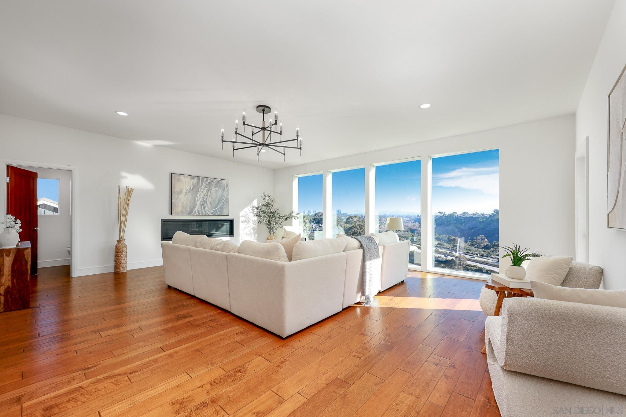 Detail Gallery Image 5 of 50 For 7901  Avenida Kirjah, La Jolla,  CA 92037 - 6 Beds | 6/1 Baths