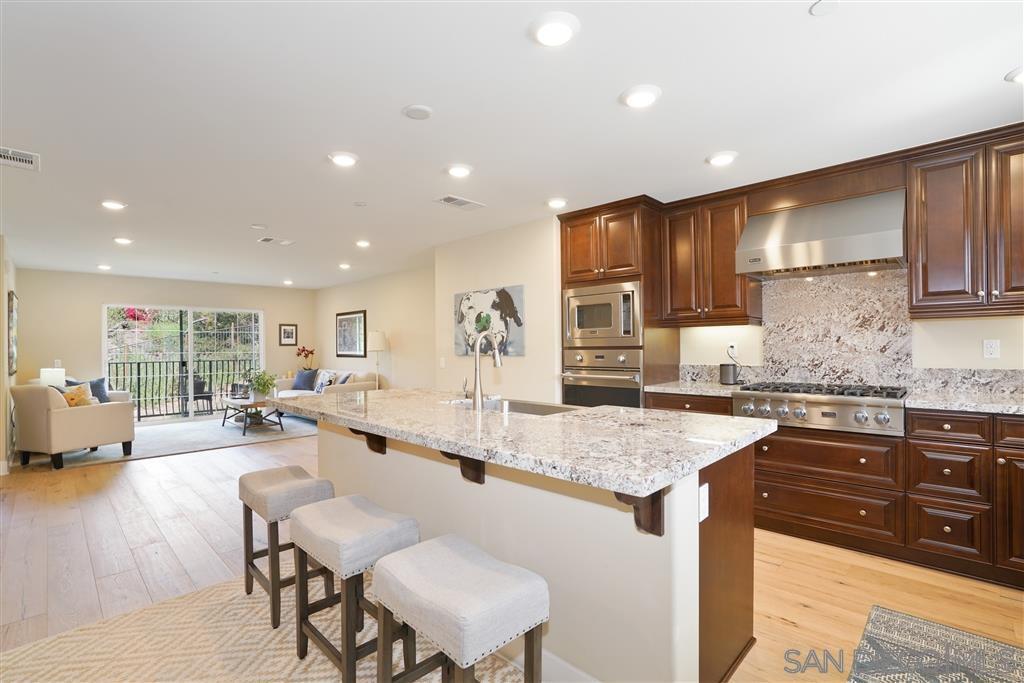 Detail Gallery Image 2 of 34 For 2406  Torrey Pines Rd  #152,  La Jolla,  CA 92037 - 3 Beds | 2/1 Baths
