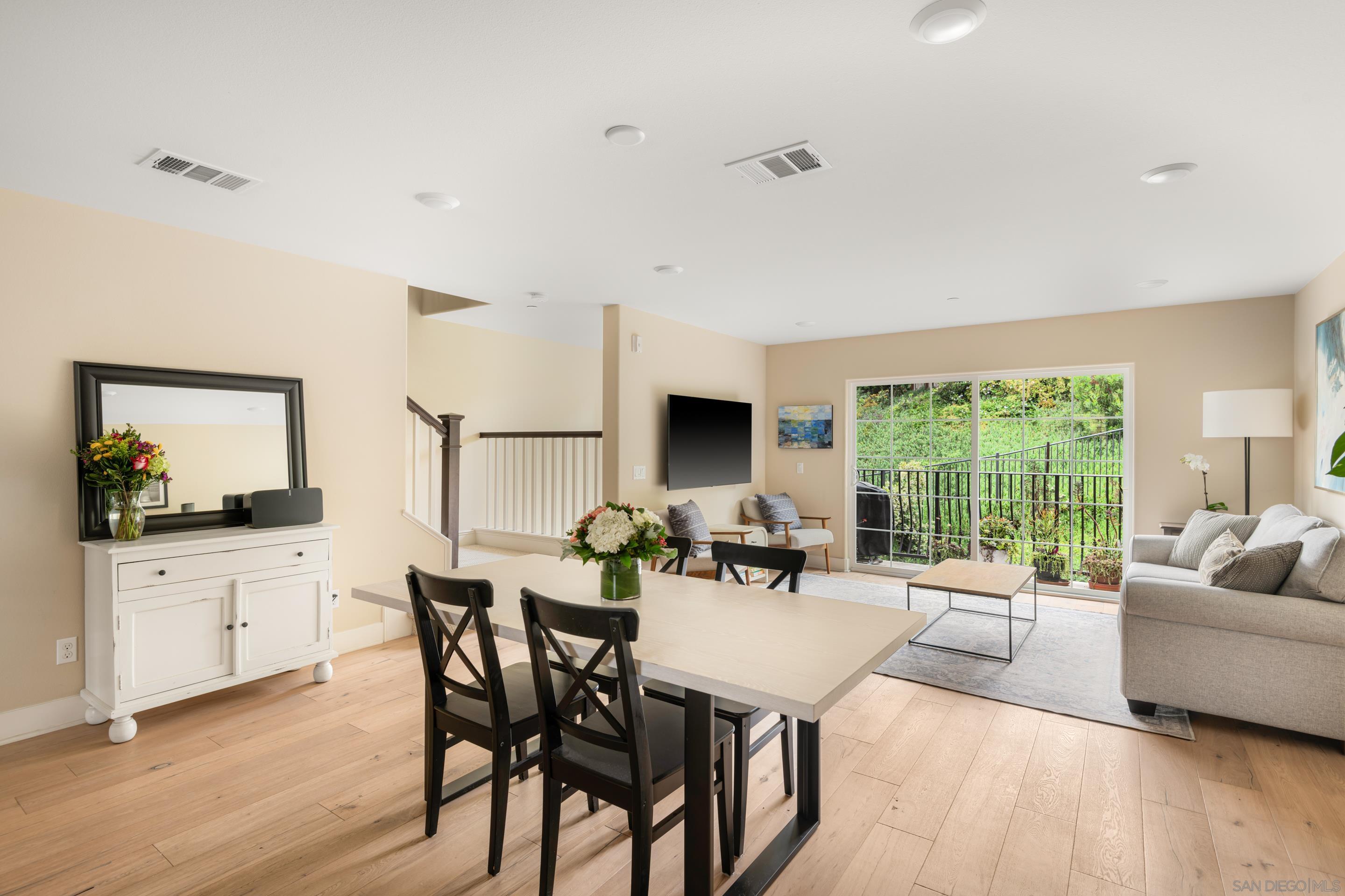 Detail Gallery Image 10 of 34 For 2406  Torrey Pines Rd  #152,  La Jolla,  CA 92037 - 3 Beds | 2/1 Baths