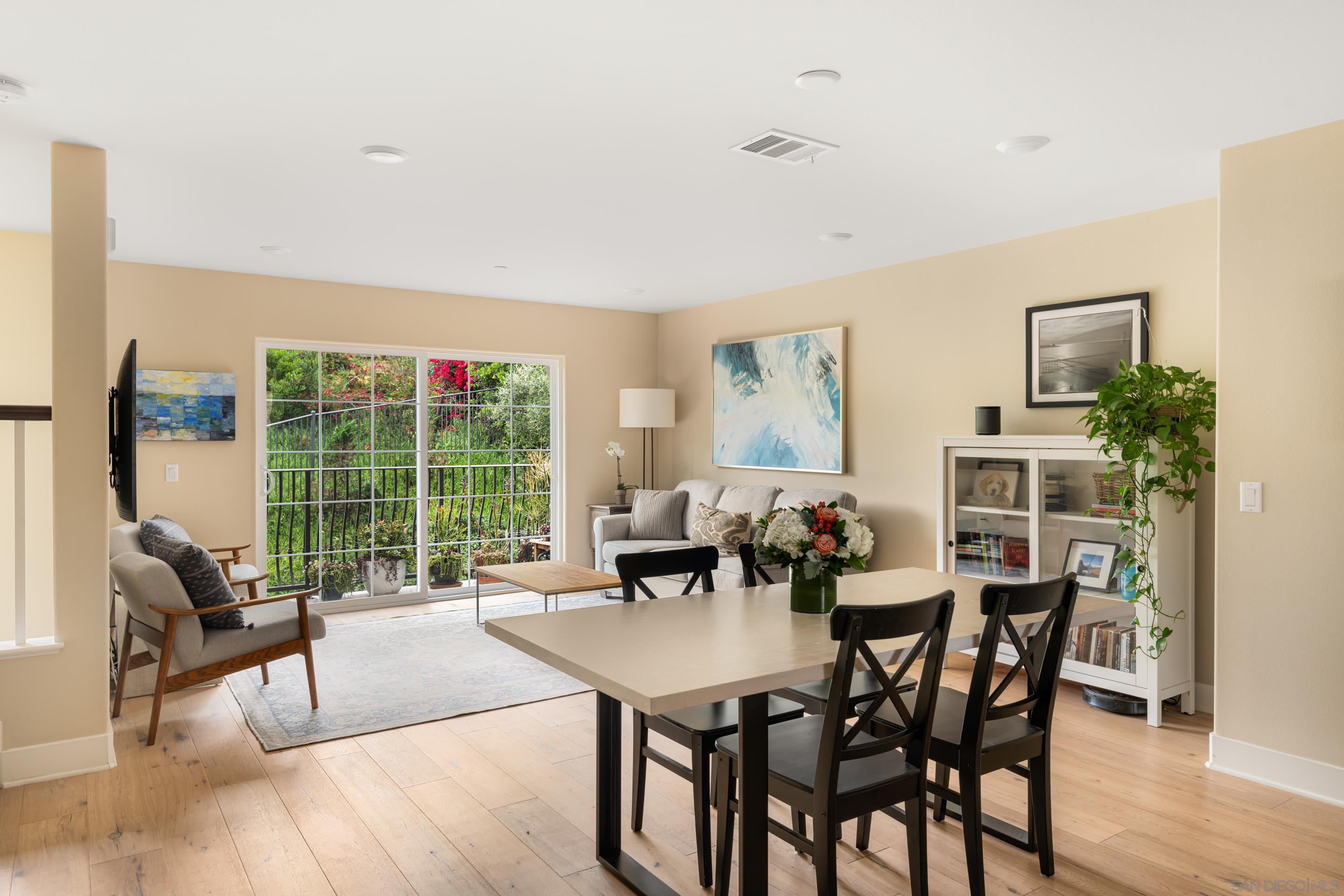 Detail Gallery Image 11 of 32 For 2406  Torrey Pines Rd  #152,  La Jolla,  CA 92037 - 3 Beds | 2/1 Baths