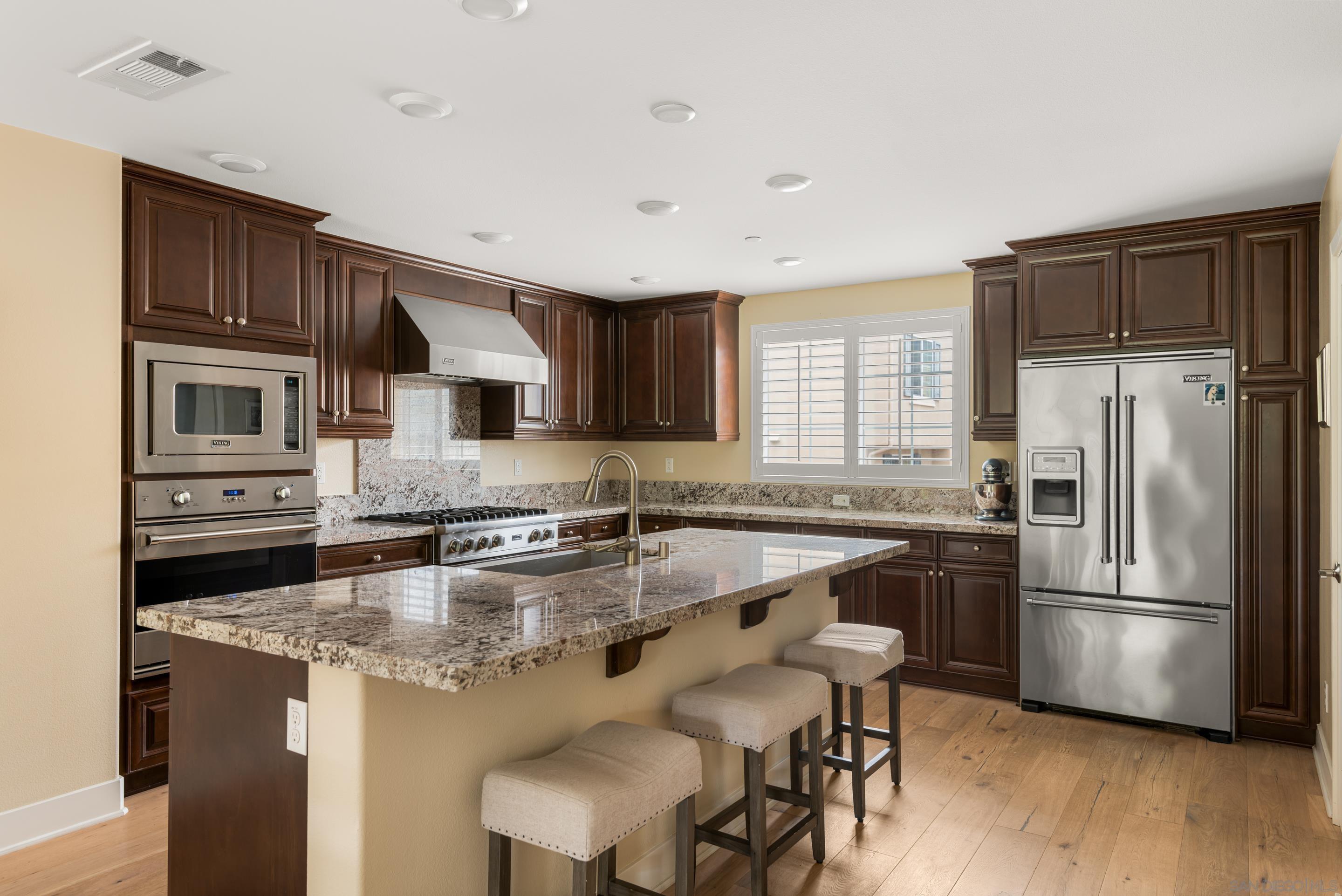 Detail Gallery Image 3 of 32 For 2406  Torrey Pines Rd  #152,  La Jolla,  CA 92037 - 3 Beds | 2/1 Baths