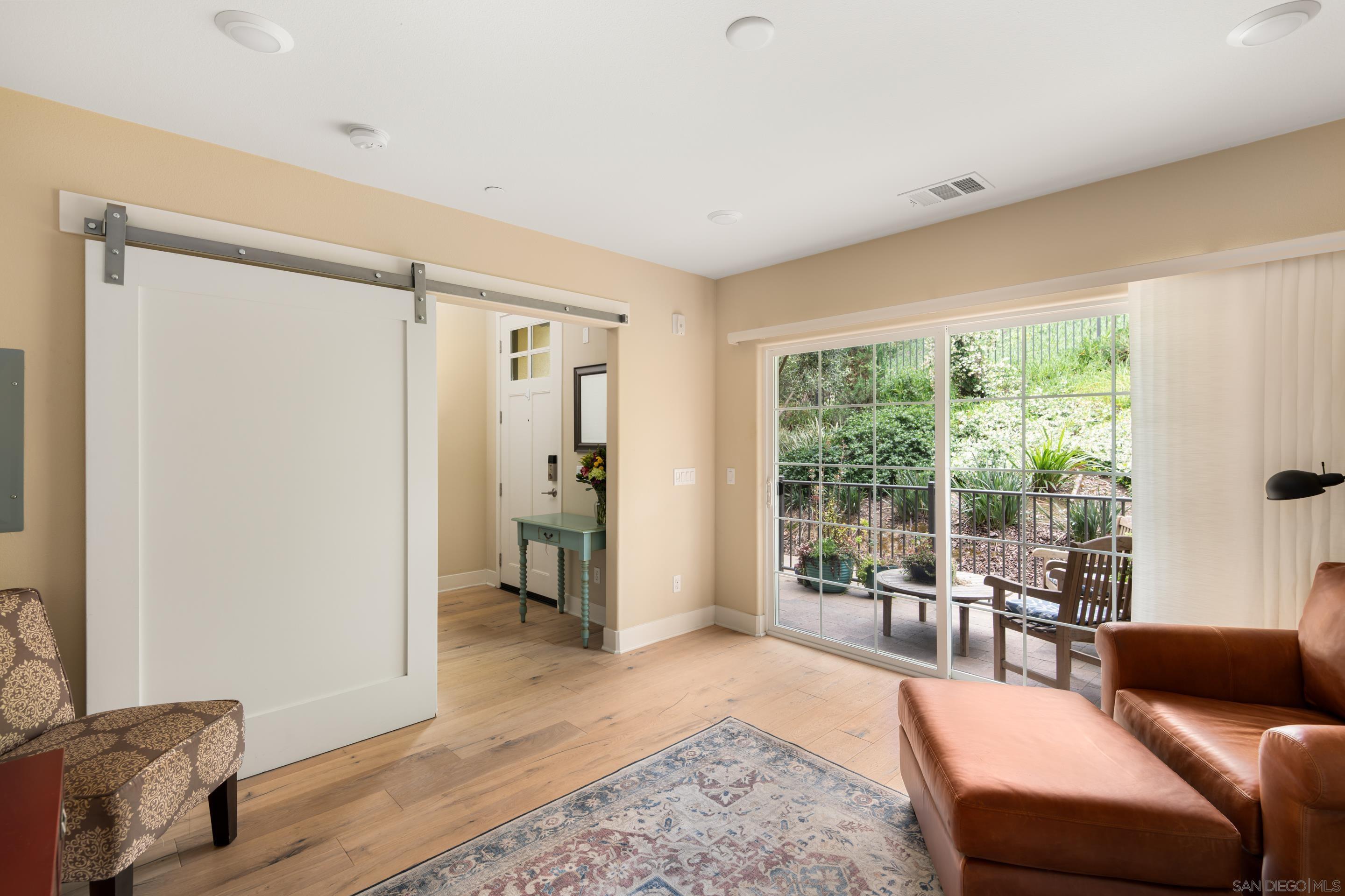 Detail Gallery Image 3 of 34 For 2406  Torrey Pines Rd  #152,  La Jolla,  CA 92037 - 3 Beds | 2/1 Baths