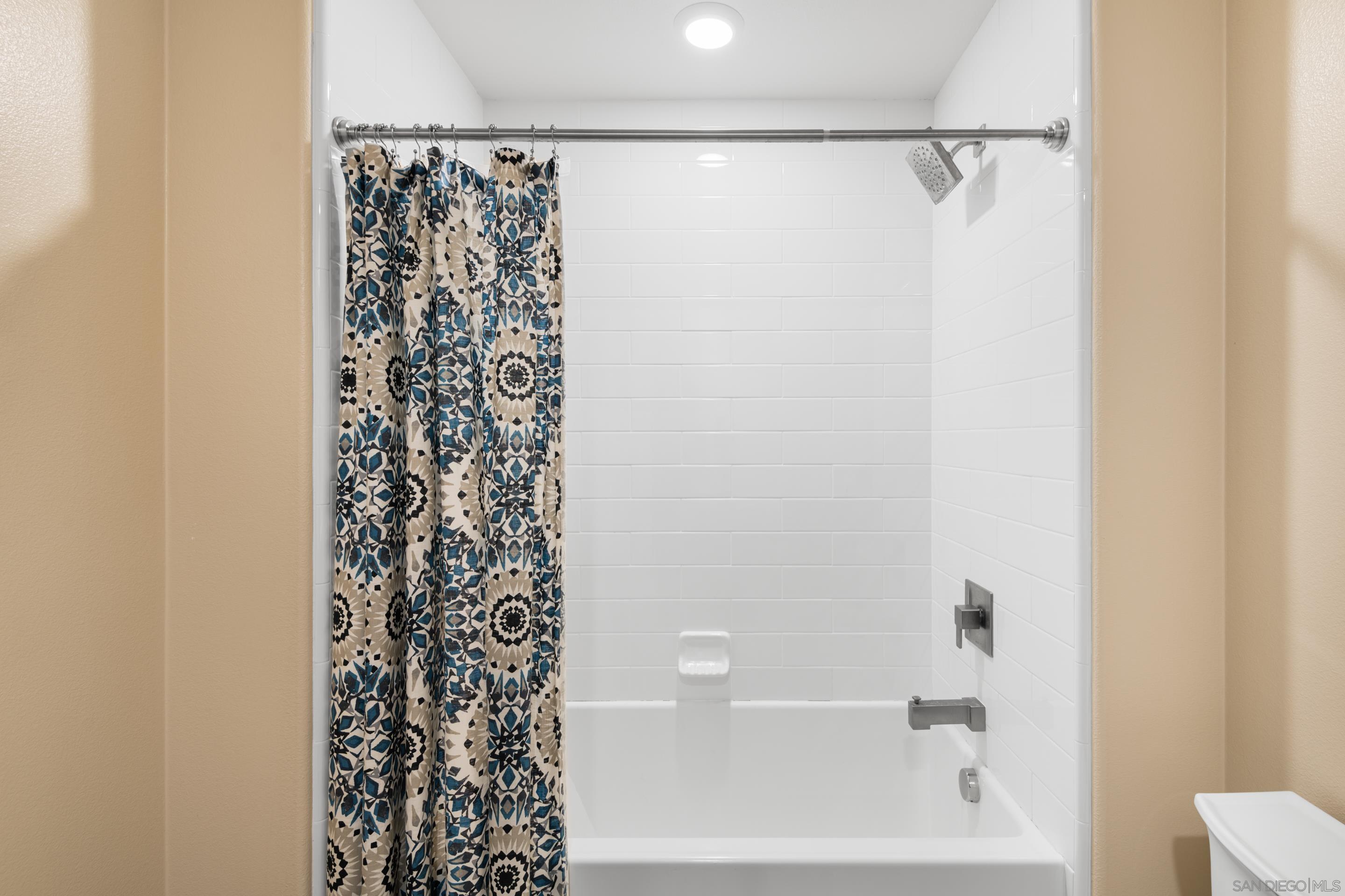 Detail Gallery Image 23 of 34 For 2406  Torrey Pines Rd  #152,  La Jolla,  CA 92037 - 3 Beds | 2/1 Baths