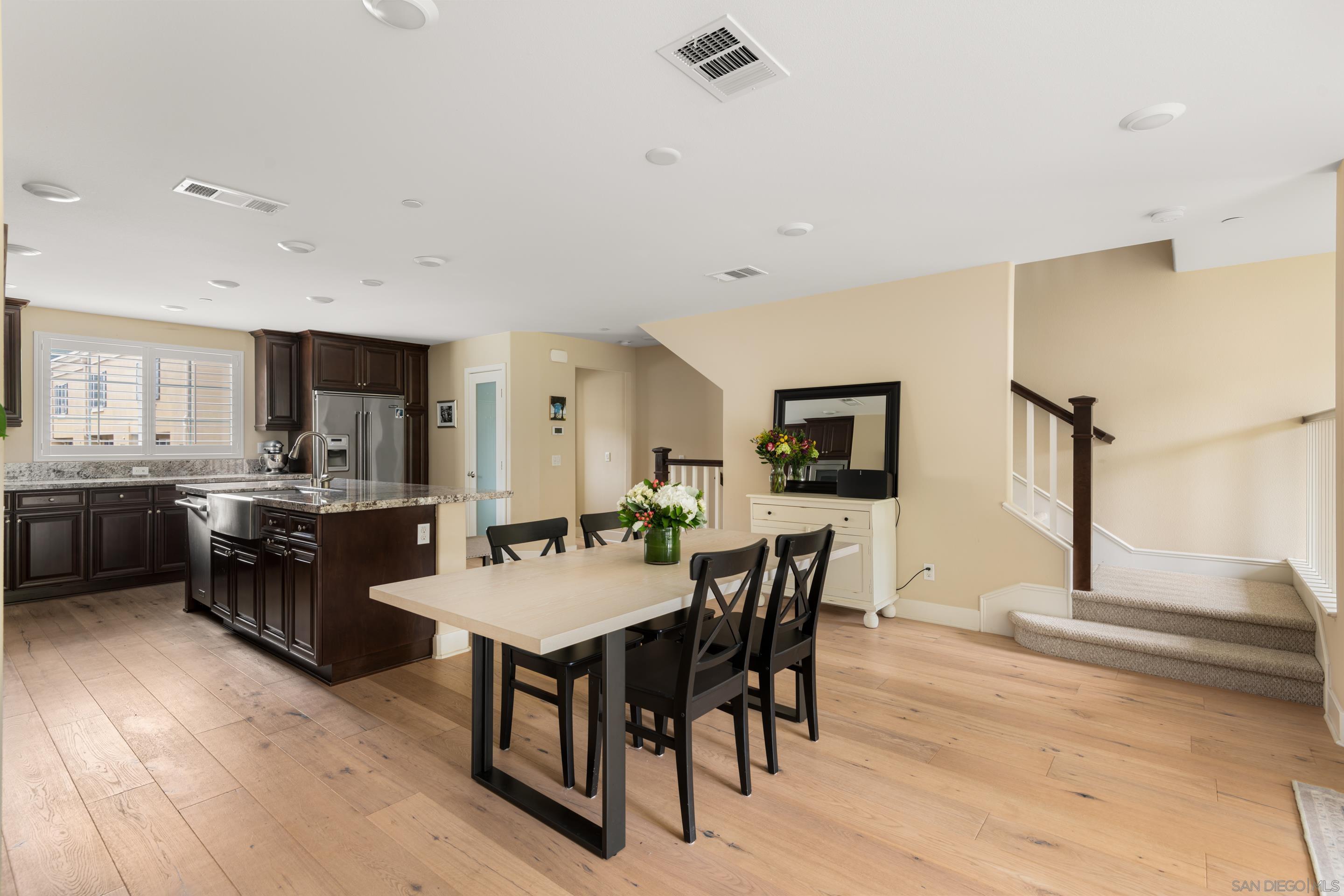 Detail Gallery Image 9 of 34 For 2406  Torrey Pines Rd  #152,  La Jolla,  CA 92037 - 3 Beds | 2/1 Baths