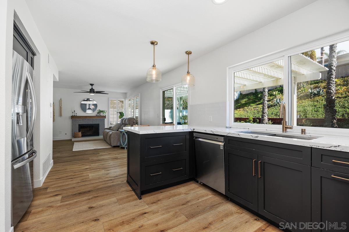 Detail Gallery Image 13 of 34 For 2216  Recodo Ct, Carlsbad,  CA 92009 - 4 Beds | 3 Baths