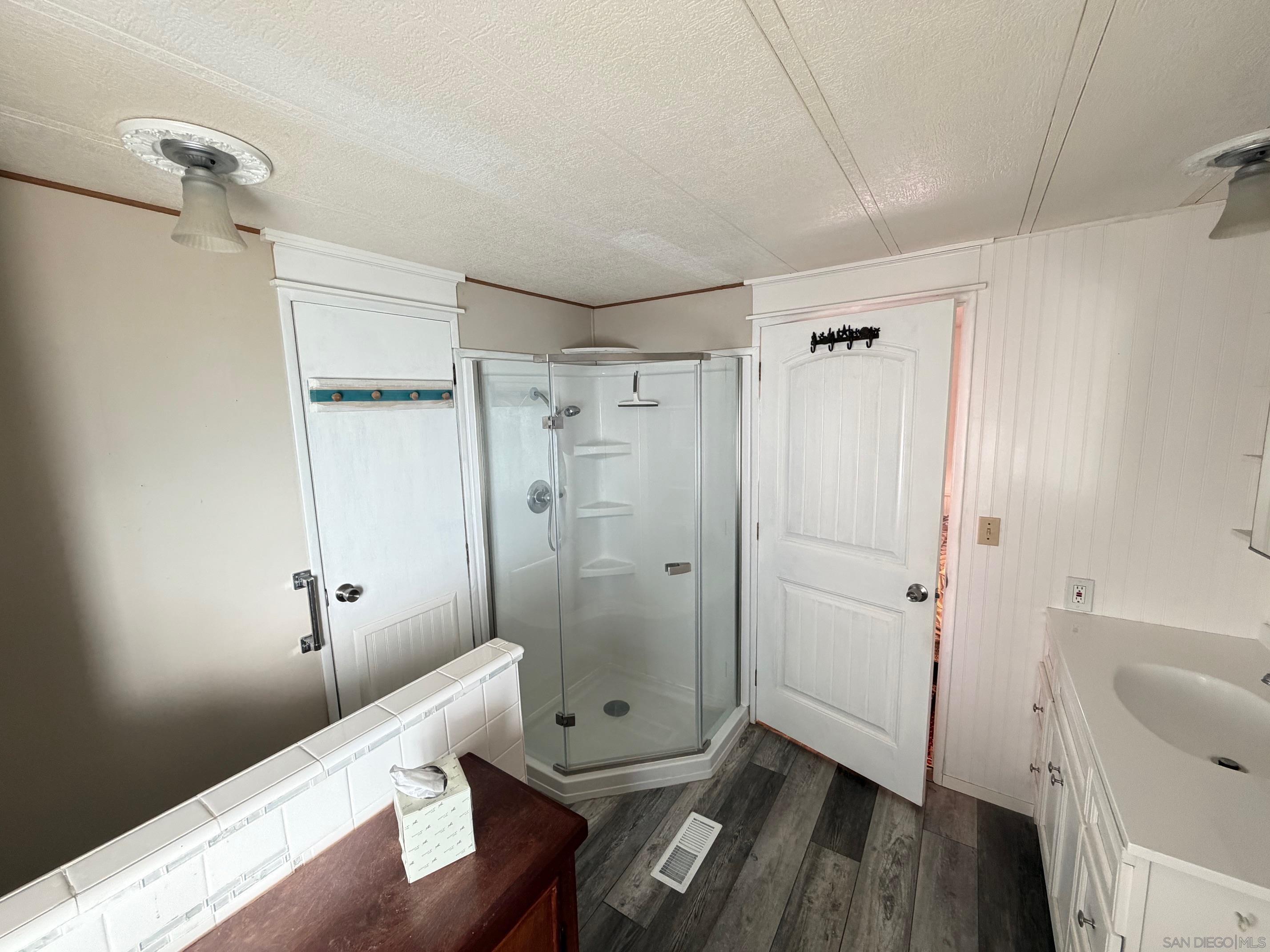 Detail Gallery Image 12 of 21 For 4886  Old Cliffs Rd, San Diego,  CA 92120 - 2 Beds | 2 Baths